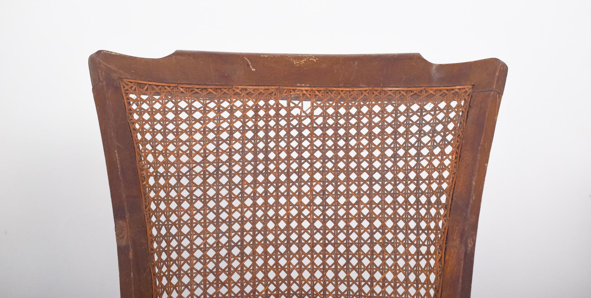Petite chaise du 20e siècle avec assise et dossier en paille État moyen - En vente à Lisboa, Lisboa