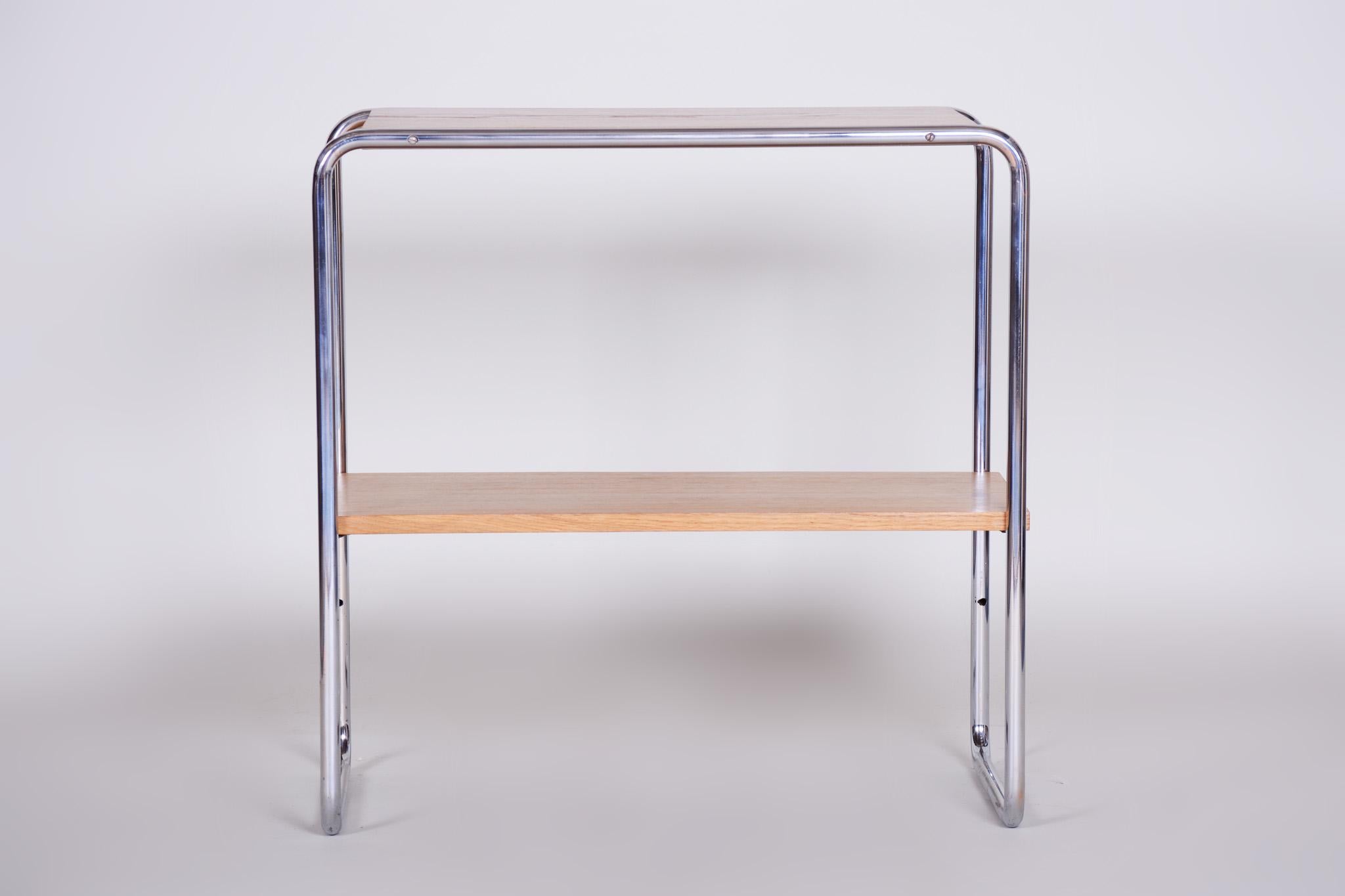 Small Czech chrome Bauhaus table.
Period: 1930-1939
Source: Czechia.
Material: Oak and chrome.