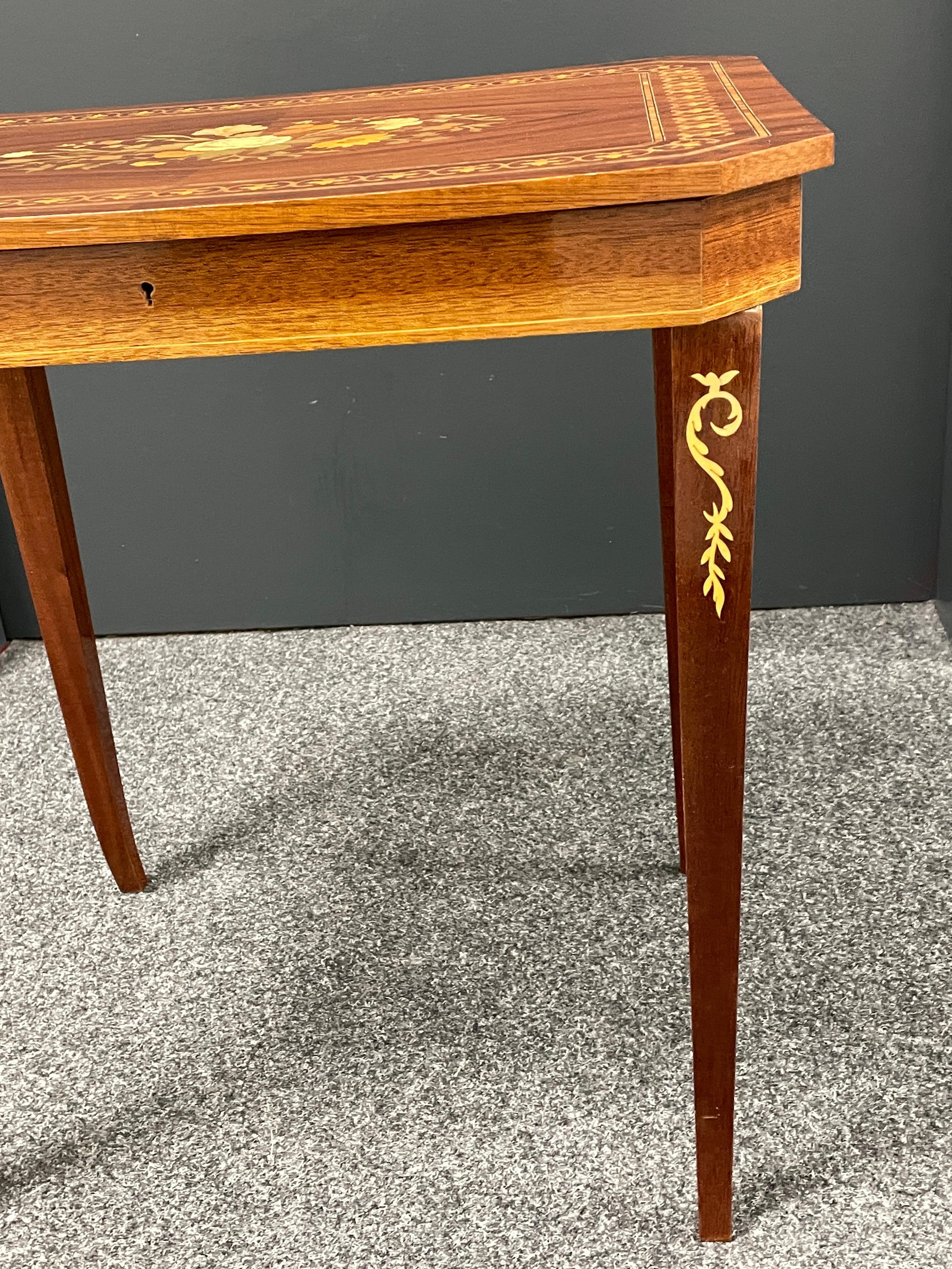 20th Century Small Inlaid Side Table with Jewelry Compartment and Music Box For Sale 4