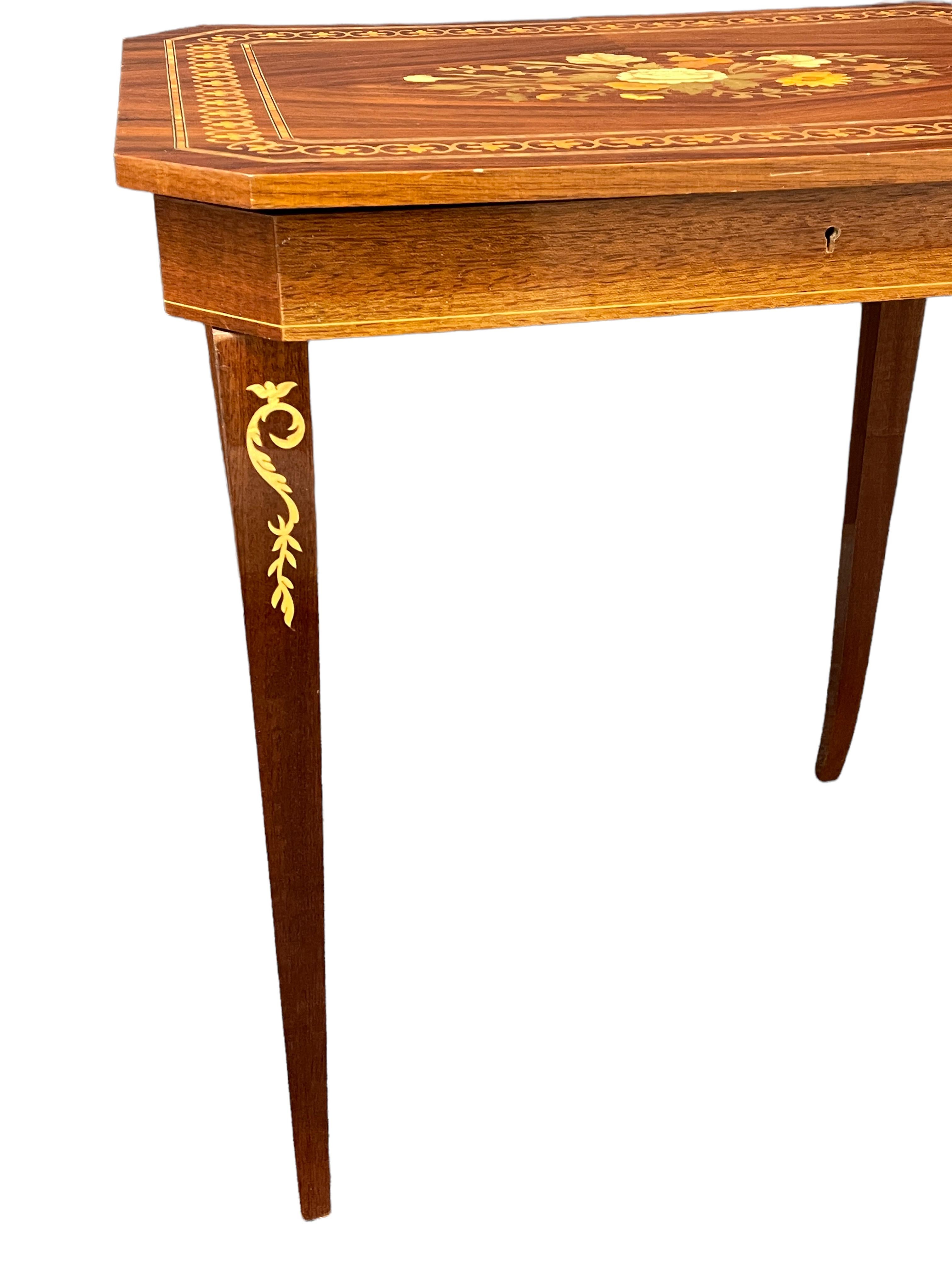 20th Century Small Inlaid Side Table with Jewelry Compartment and Music Box For Sale 5