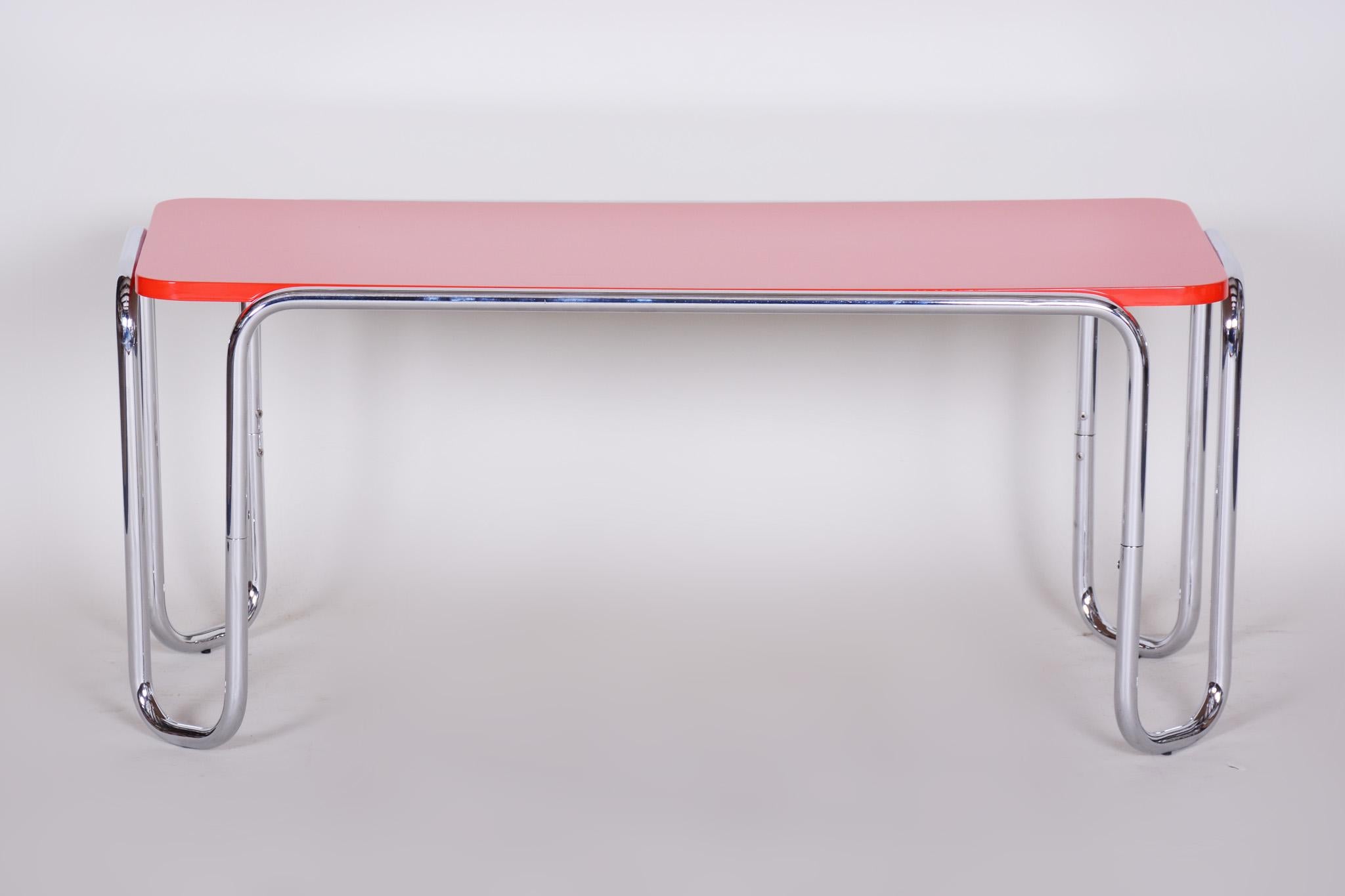 Small chrome Bauhaus table
Period: 1950-1959
Material: Chrome and lacquered wood
Source: Czech.