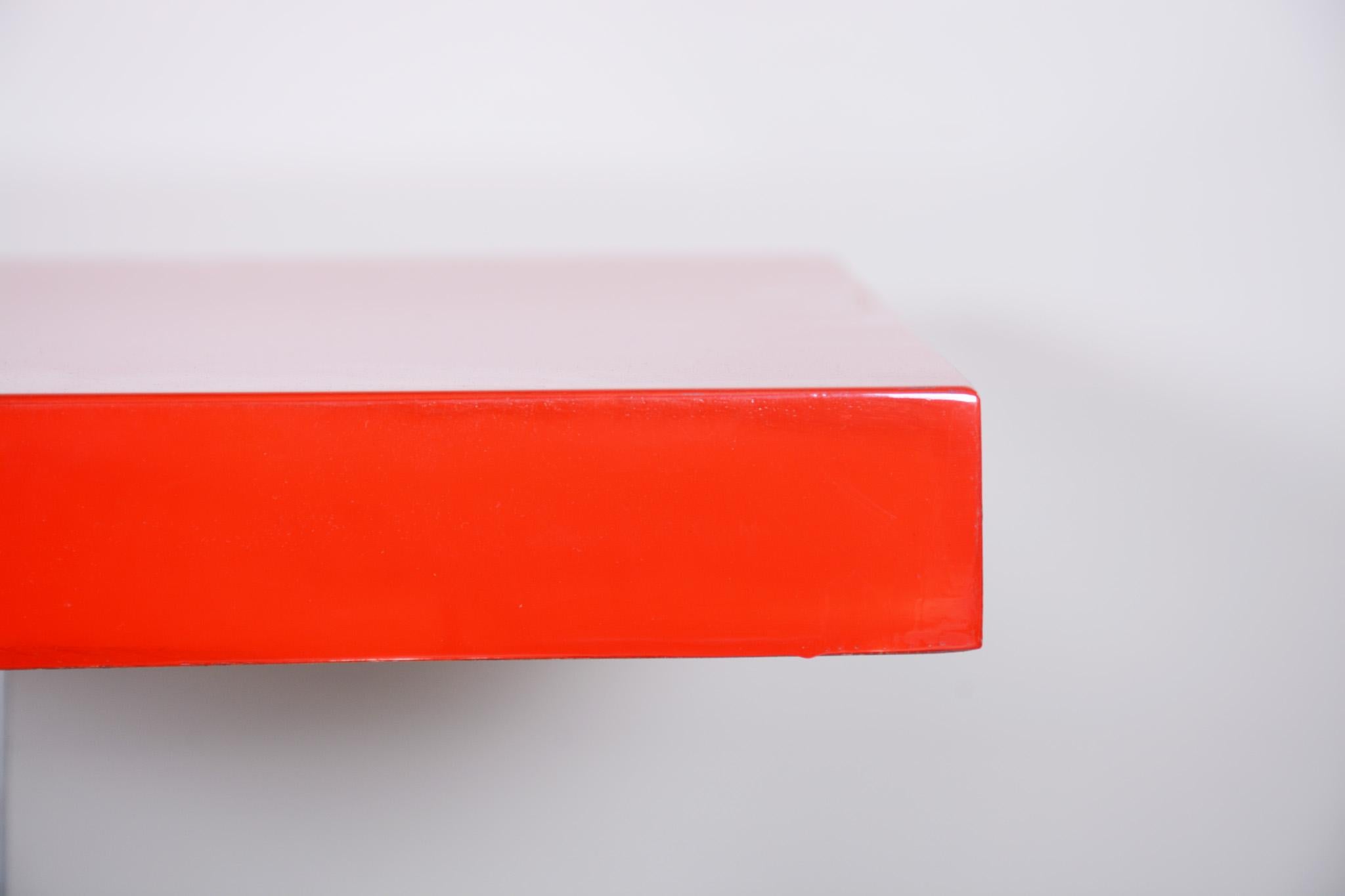 petite table Bauhaus du 20ème siècle:: restaurée:: en chrome rouge:: à hauteur réglable:: années 30 en vente 2