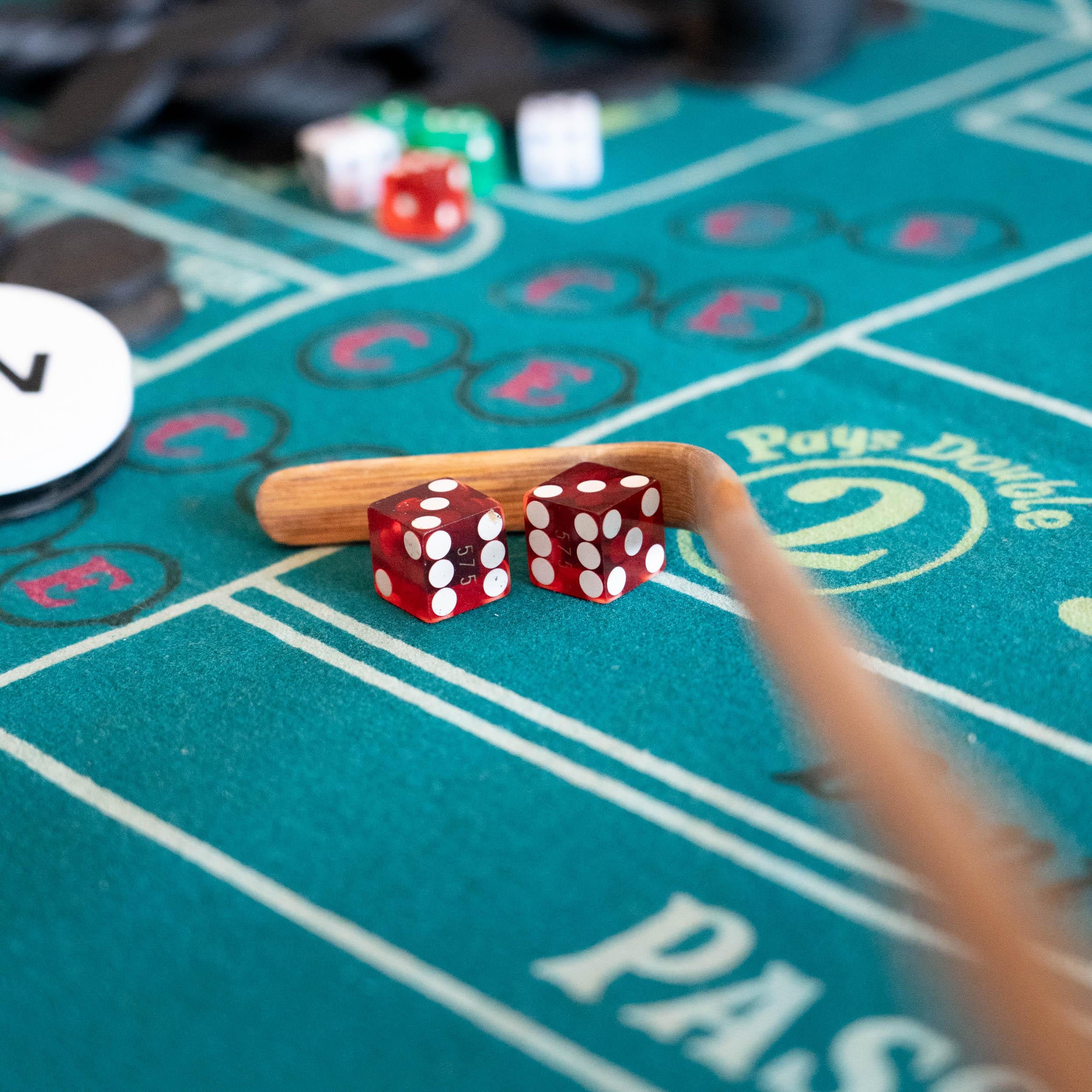 20th century solid authentic craps game table in vendita 2