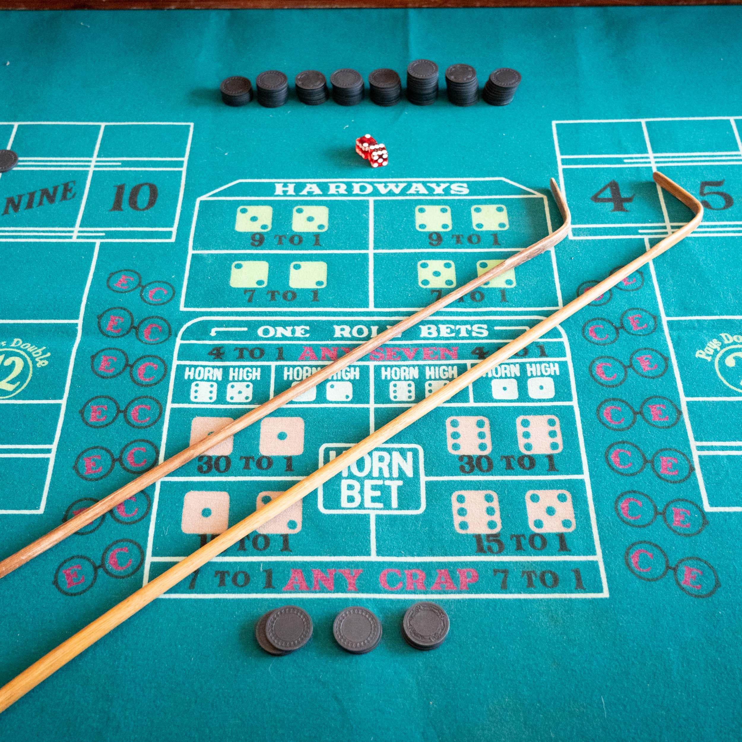 20th century solid authentic craps game table in vendita 6