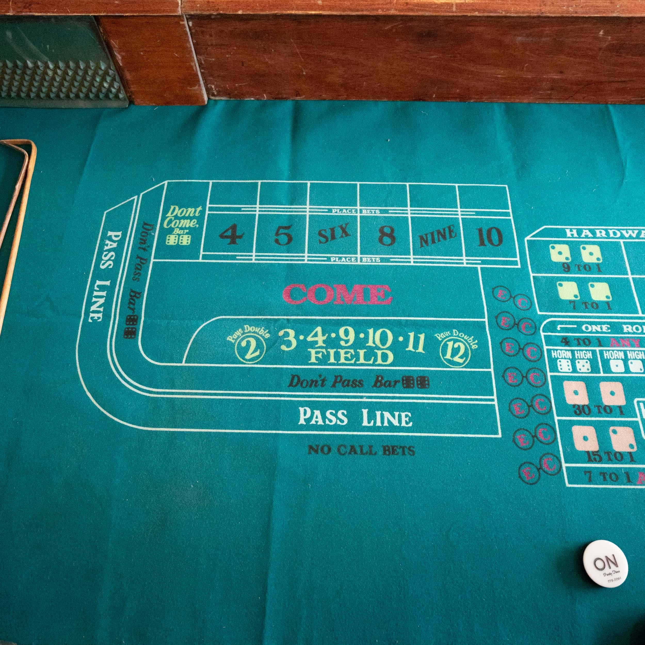 Mid-Century moderno 20th century solid authentic craps game table in vendita