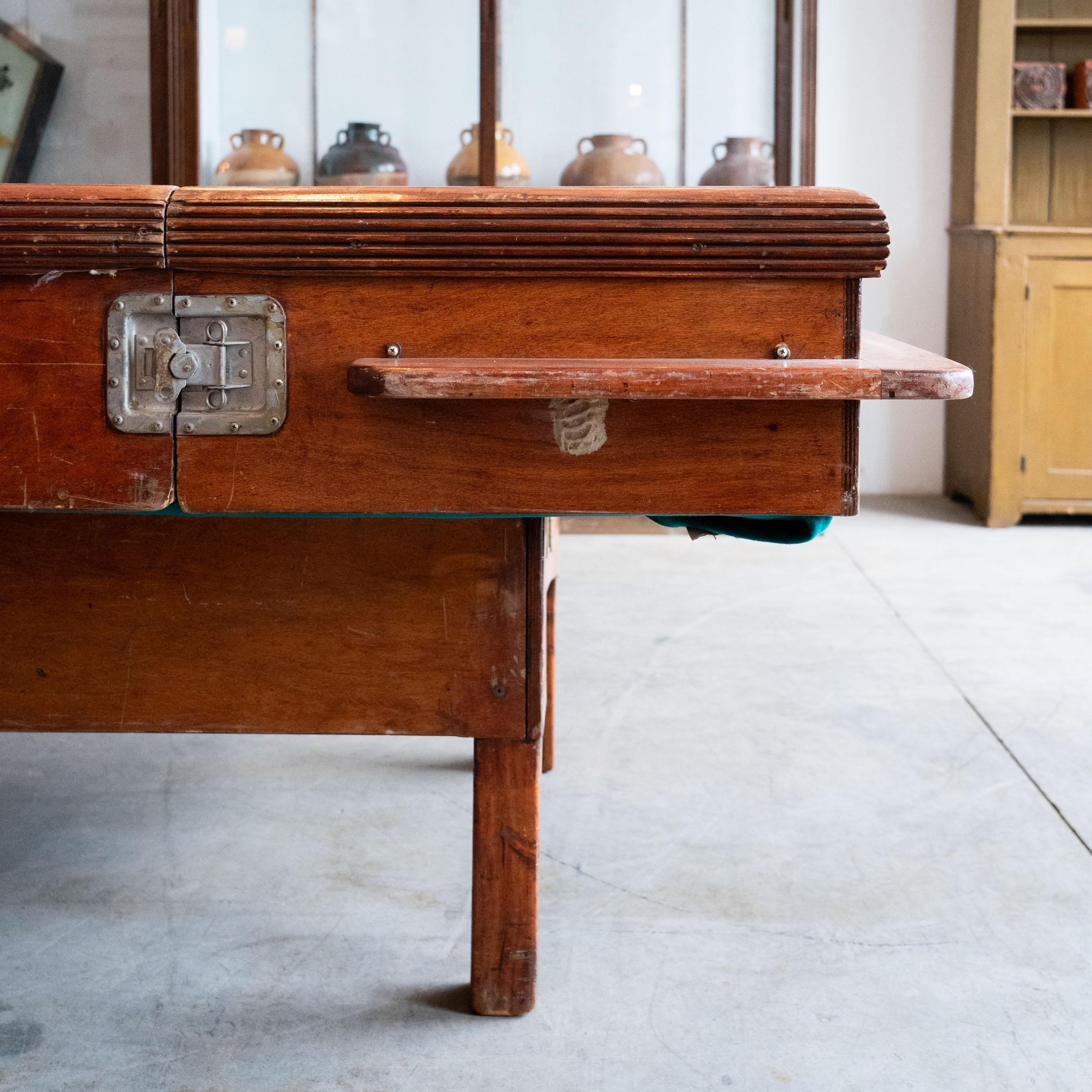 Metà XX secolo 20th century solid authentic craps game table in vendita