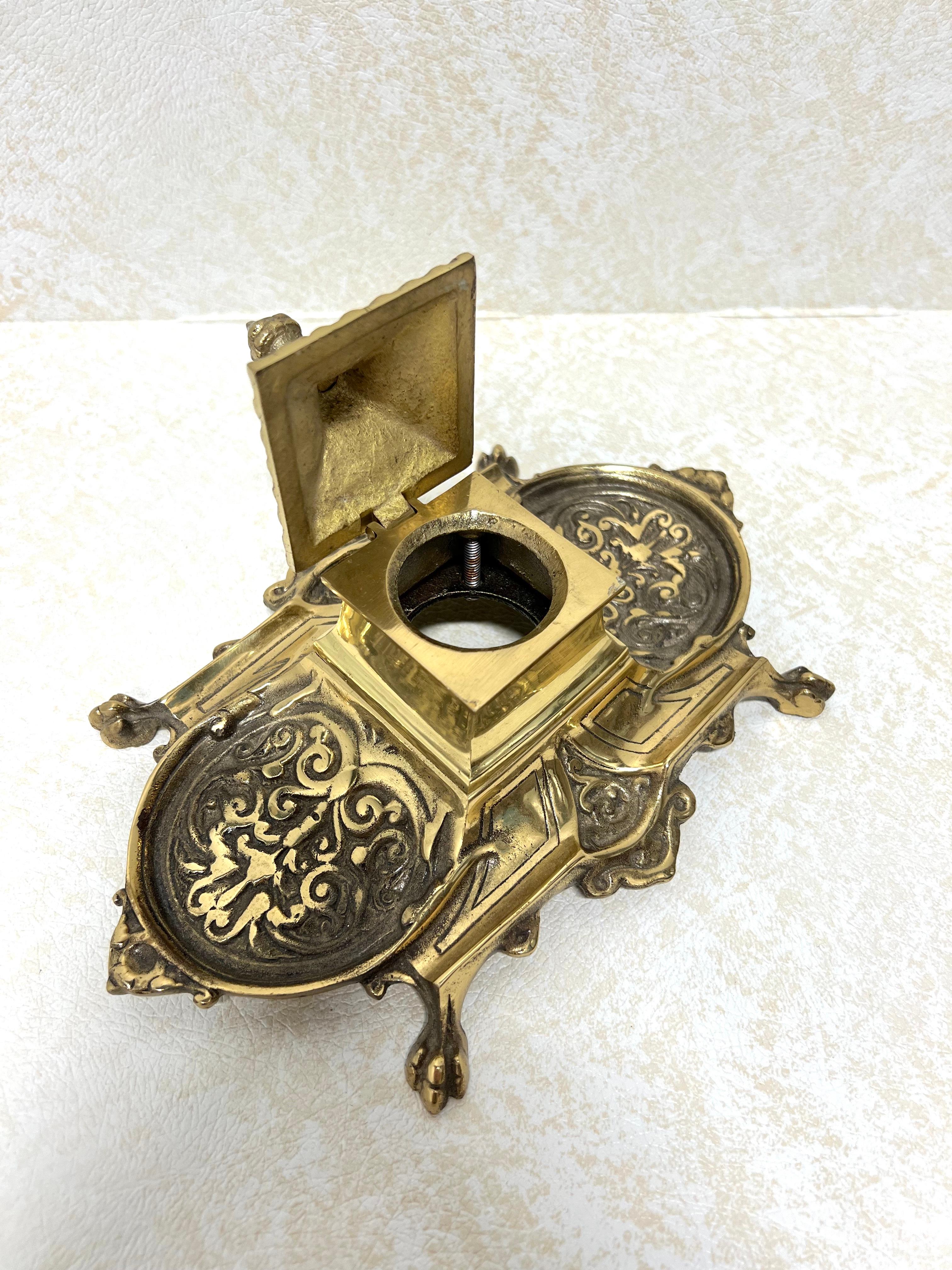 20th Century Solid Brass Japanese Pagoda Inkwell In Good Condition For Sale In Charlotte, NC