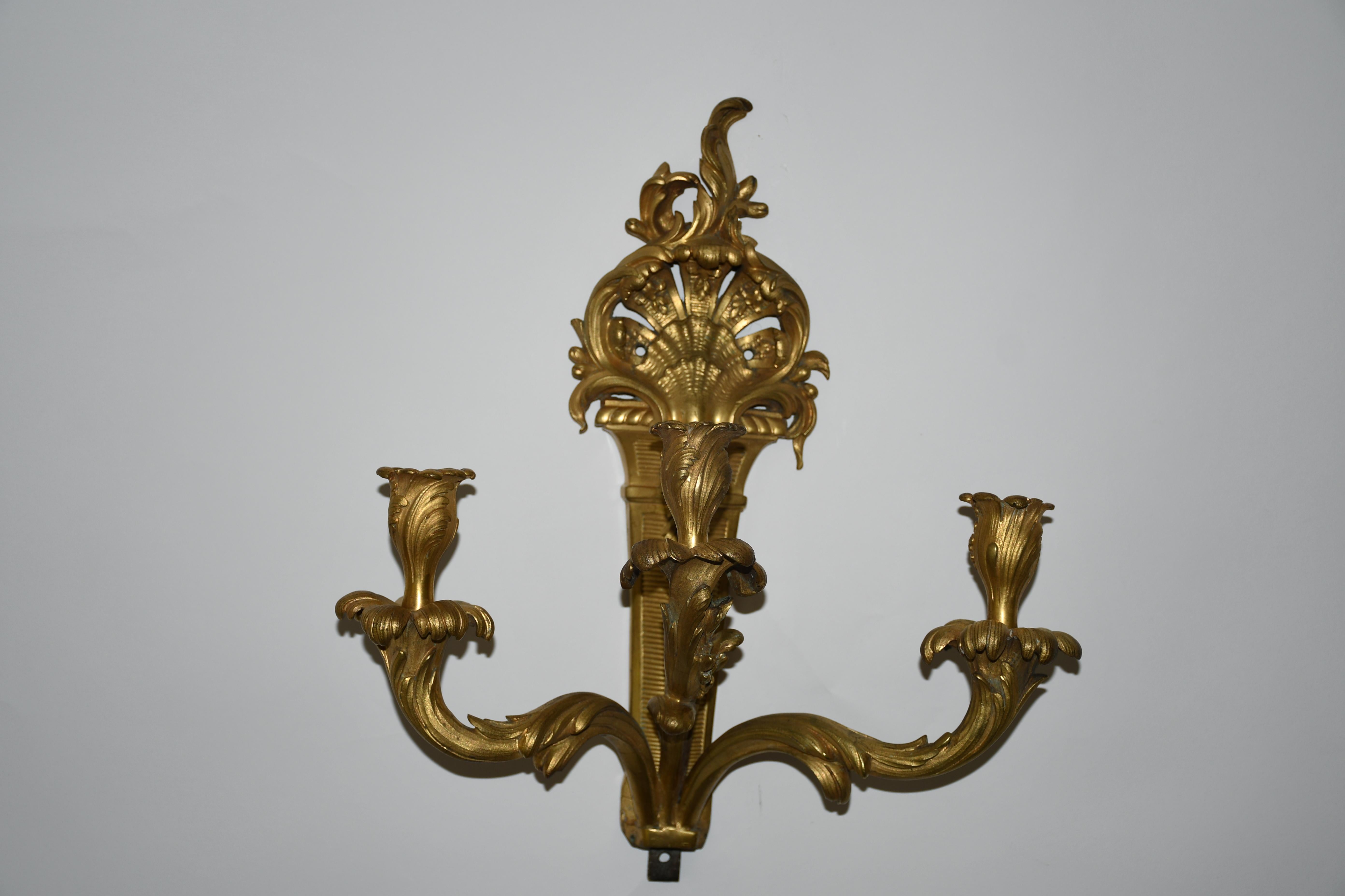 Mid 20th Century solid brass Louis XVI style sconce. Solid cast brass wall sconces with three arms in an orate manner.
Not currently wired.

