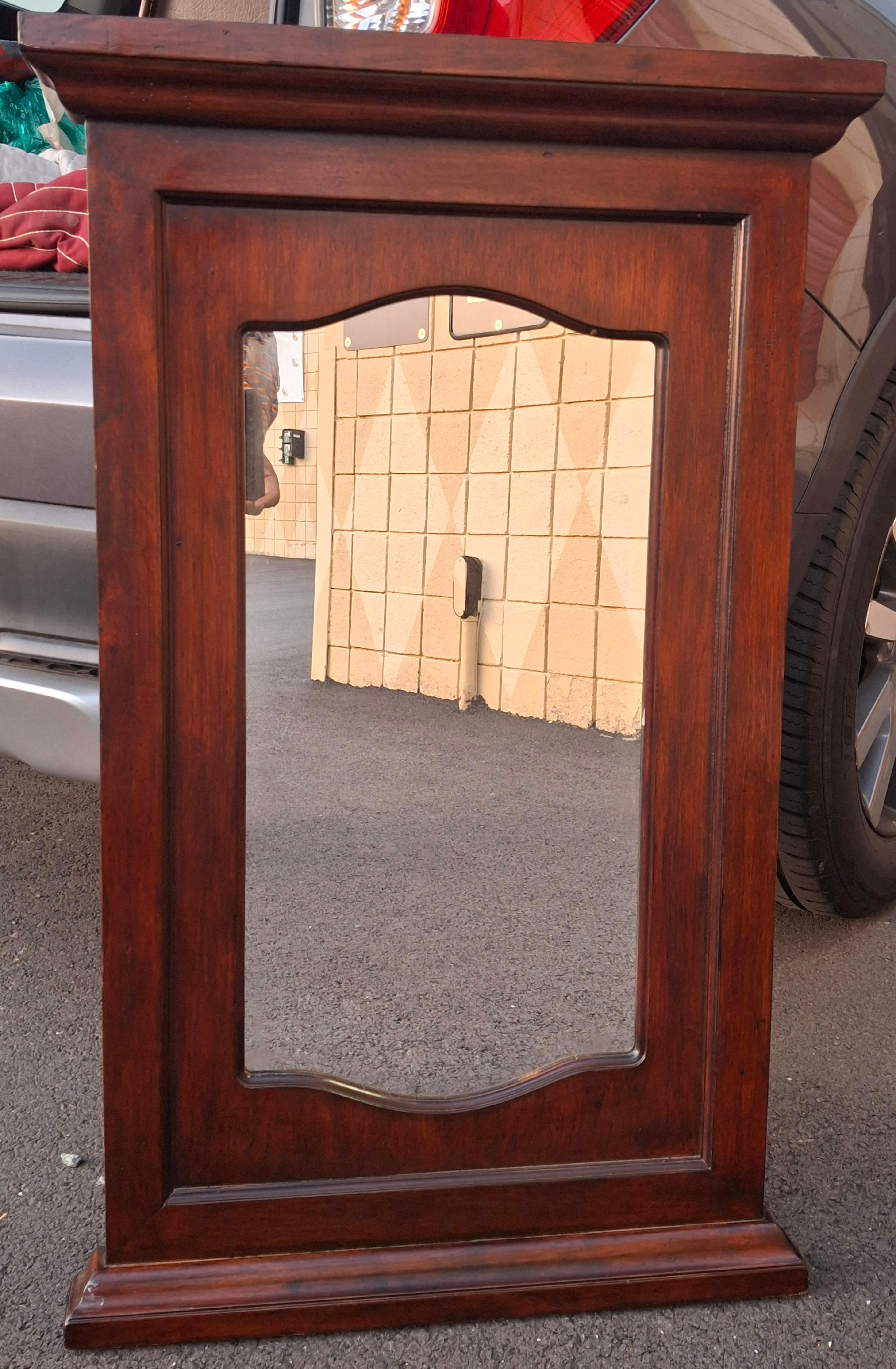Américain Miroir mural en bois de fruitier massif du 20e siècle en vente