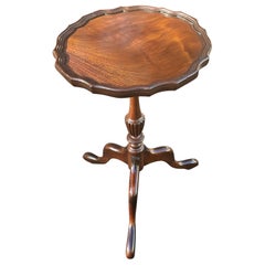 20ème siècle Acajou massif Pedestal Tripod Pie Crust Candle Stand w/Snake Feet