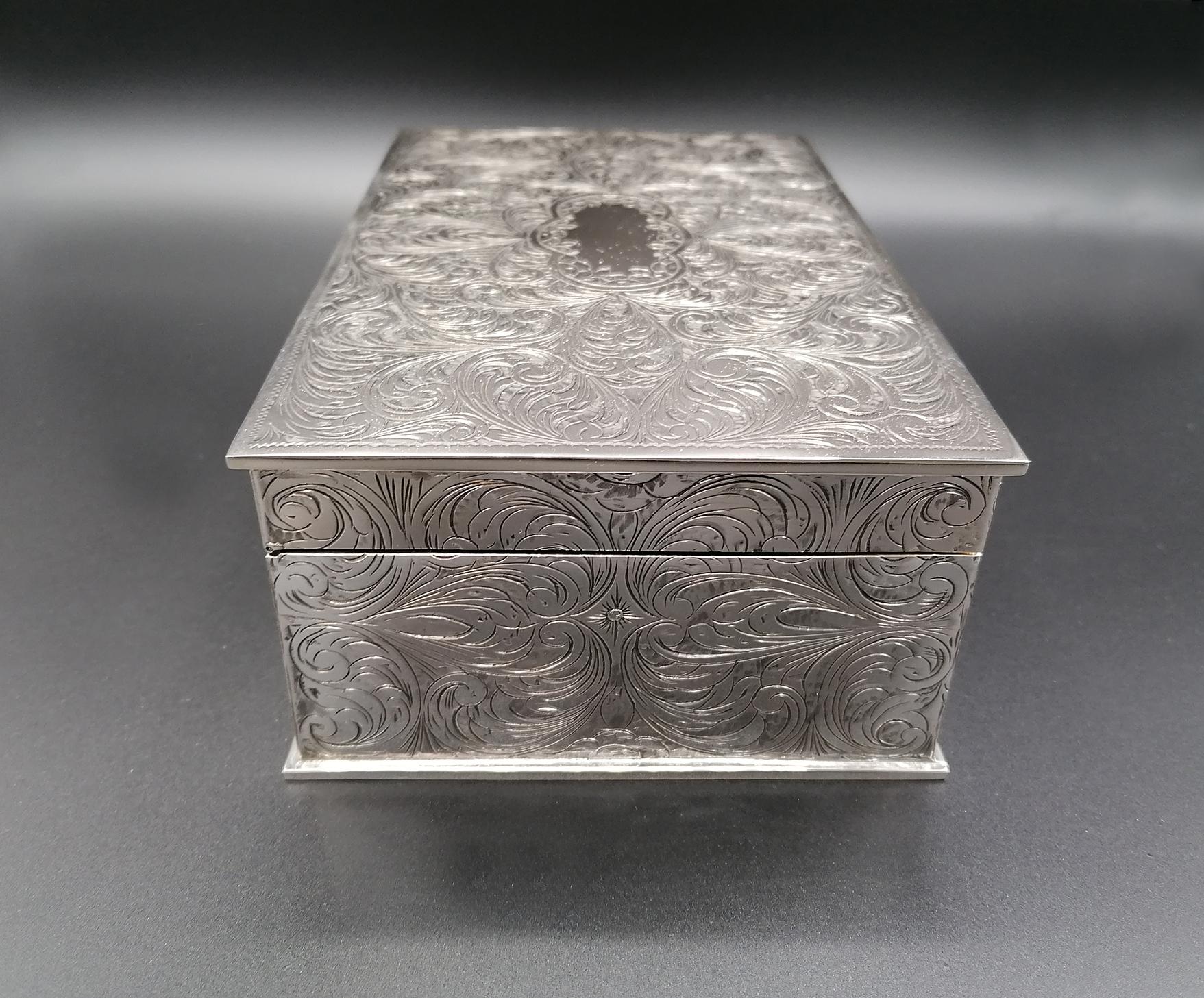 20th Century Solid Silver Engraved Jewelry Box In Excellent Condition In VALENZA, IT