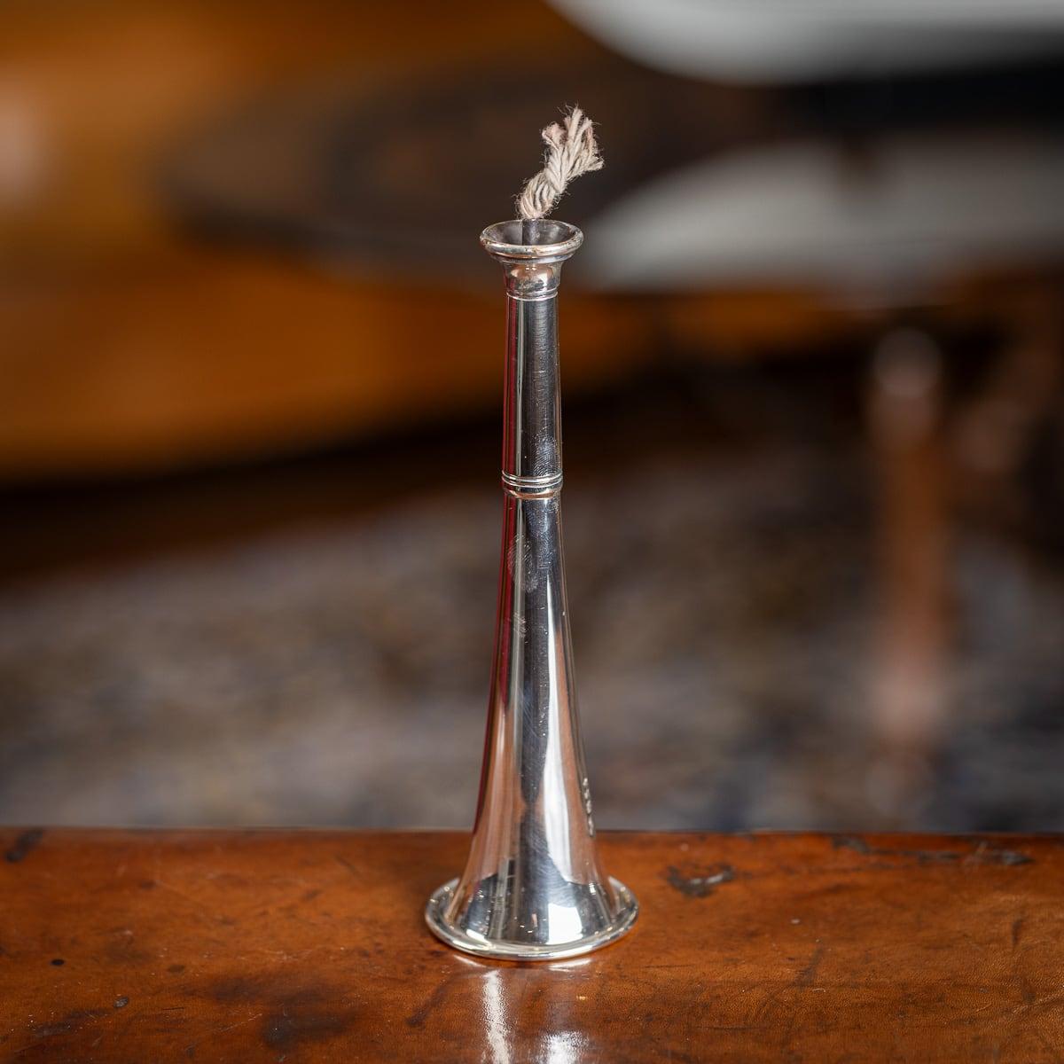 Briquet de table «unting Horn » en argent massif du 20e siècle, Londres, C.1921 en vente 3