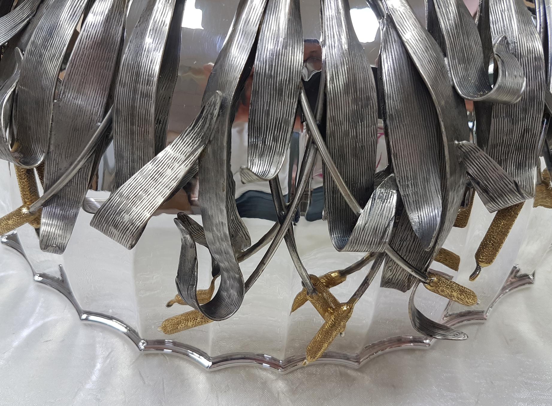 Centro de mesa hecho a mano en plata maciza italiana del siglo XX con adornos en venta 4