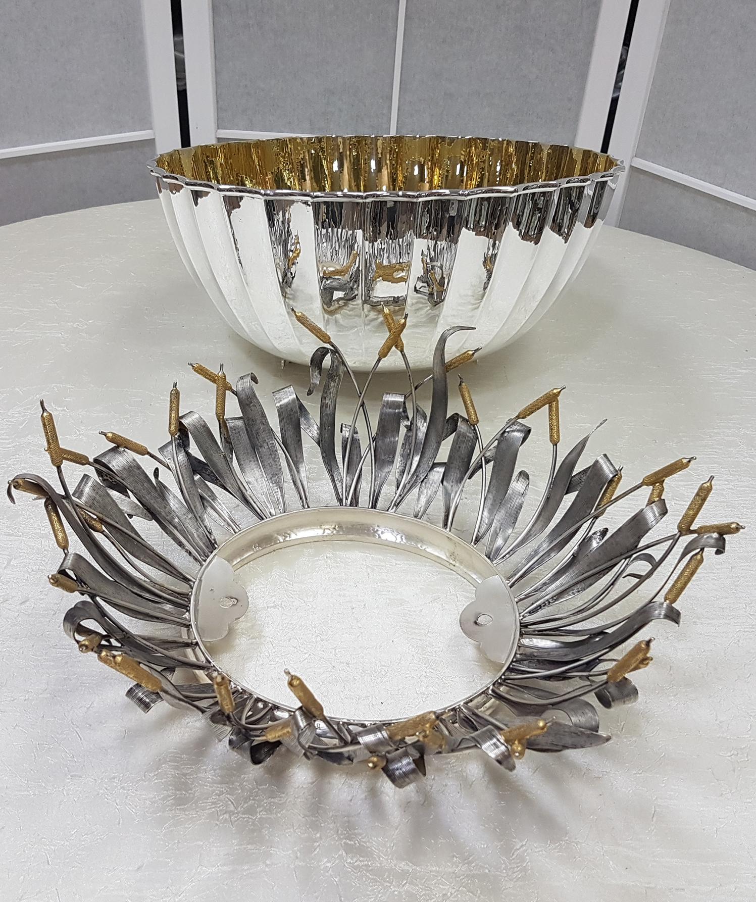 Centro de mesa hecho a mano en plata maciza italiana del siglo XX con adornos en venta 6