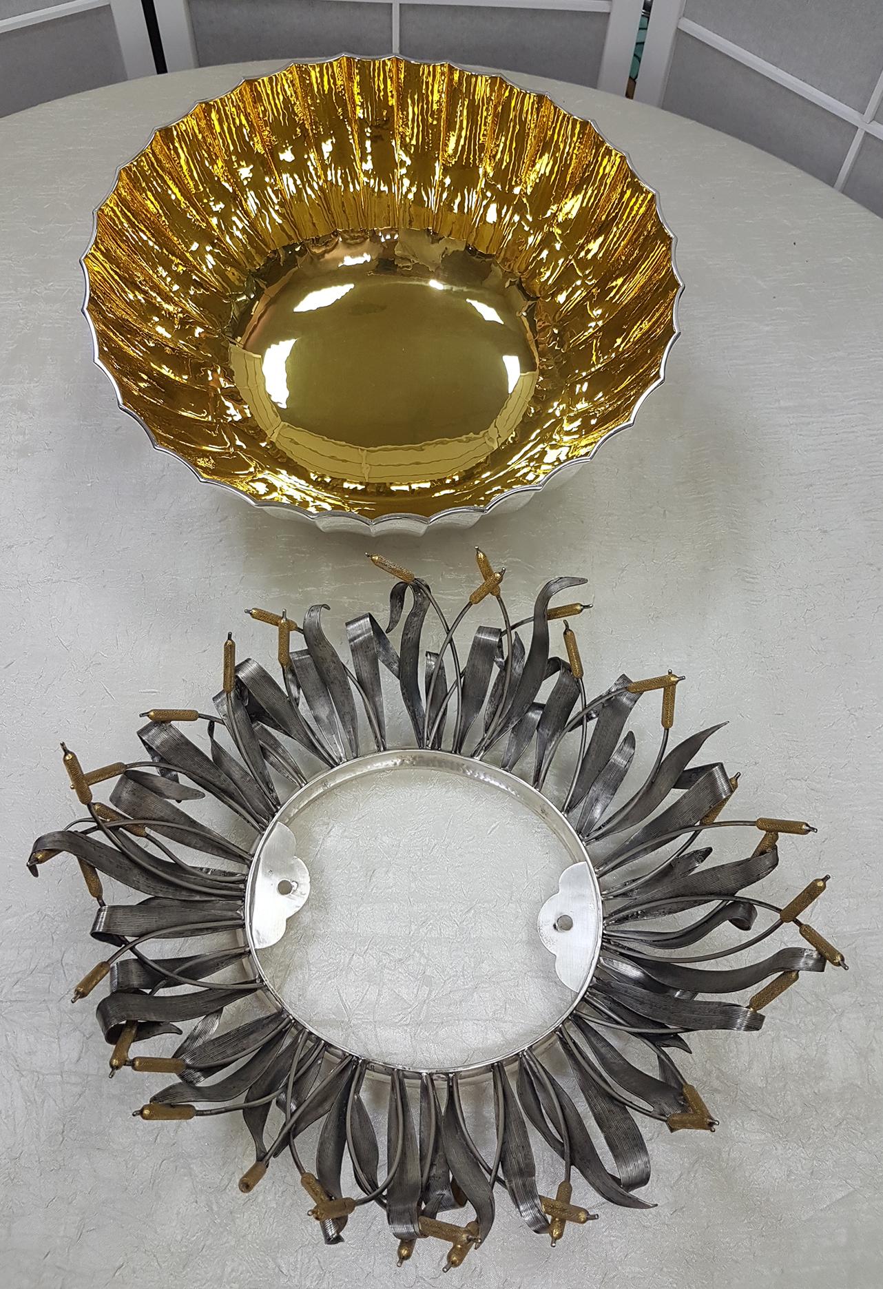 Centro de mesa hecho a mano en plata maciza italiana del siglo XX con adornos en venta 10