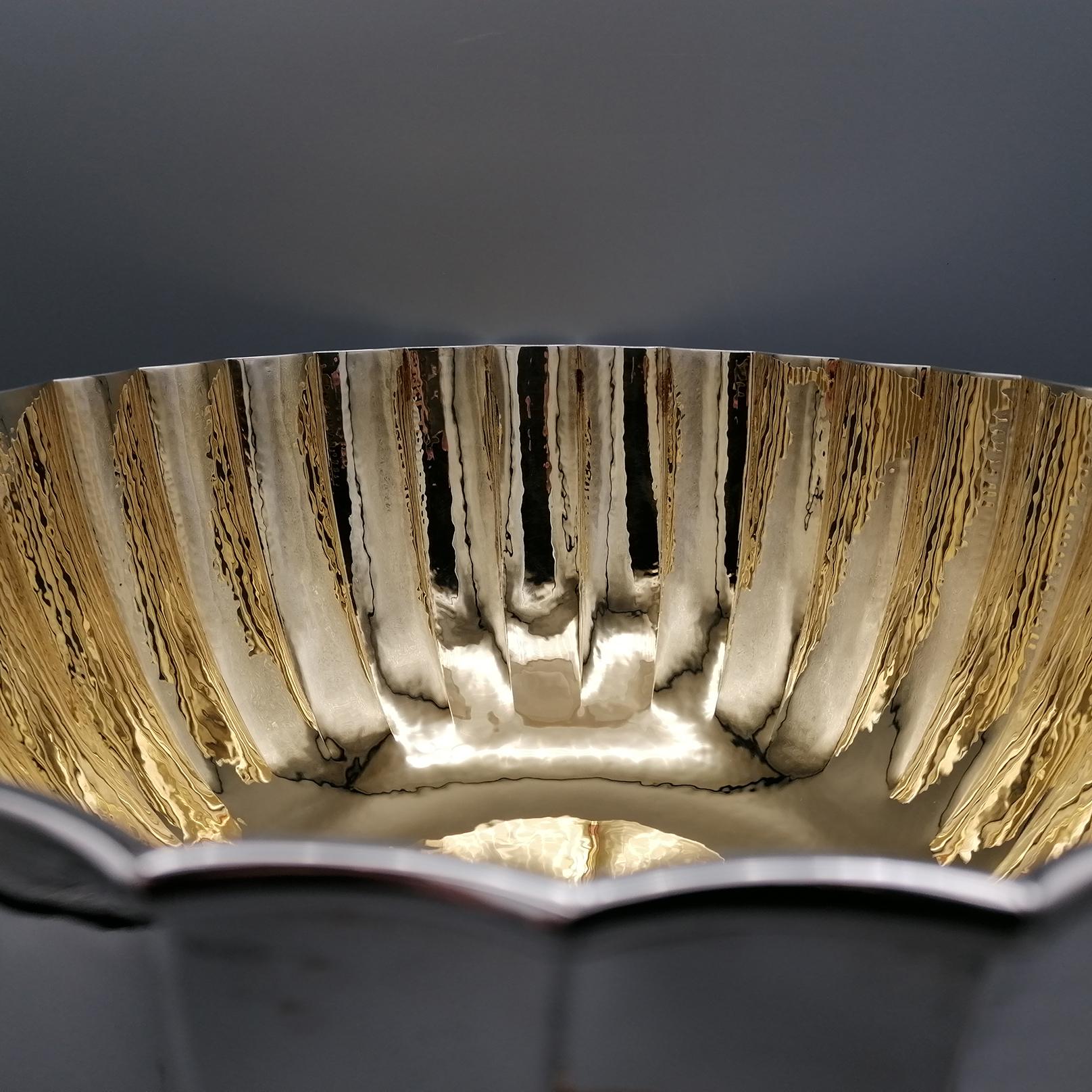 Centro de mesa hecho a mano en plata maciza italiana del siglo XX con adornos Silver en venta