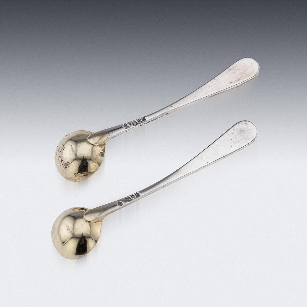 20th Century Solid Silver Pair Of Duck Shaped Salts & Spoons, London c.1982 For Sale 1