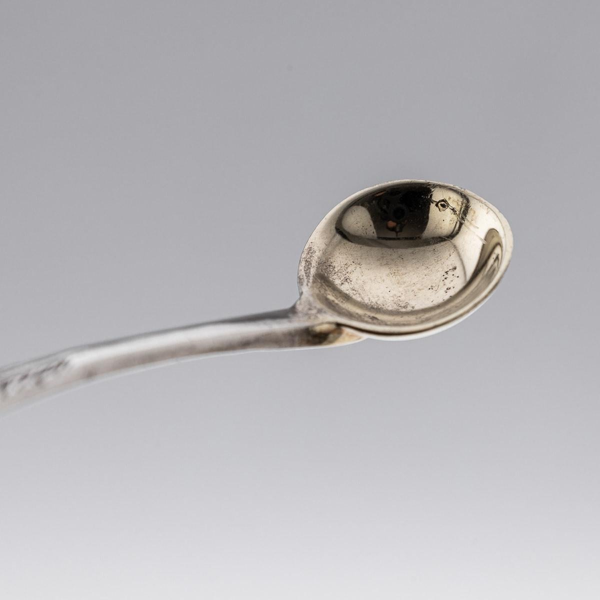 20th Century Solid Silver Pair Of Duck Shaped Salts & Spoons, London c.1982 For Sale 3