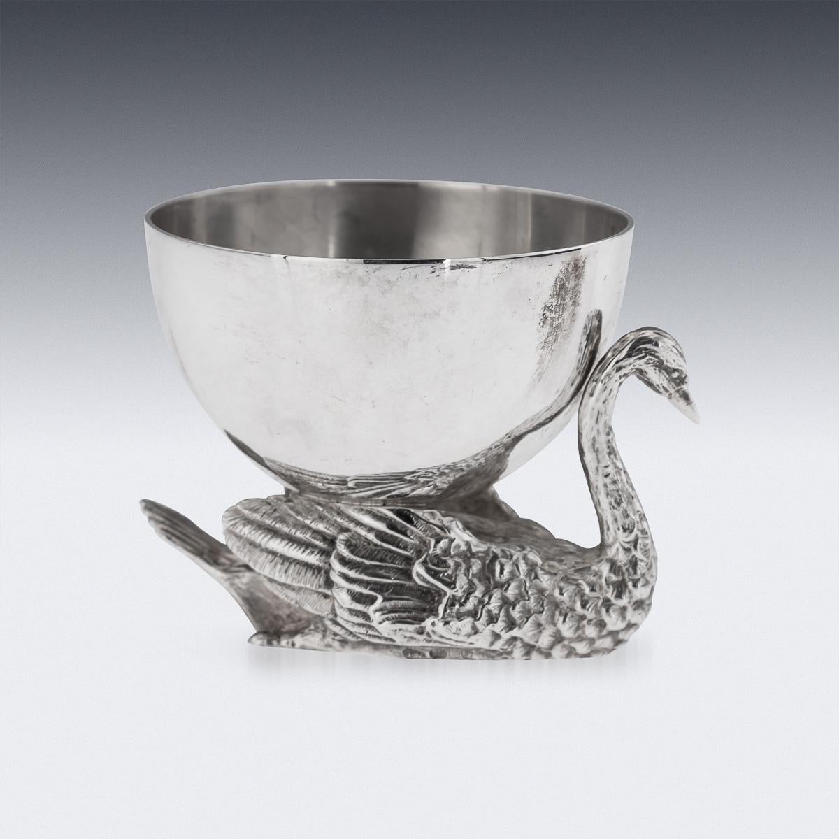 20th Century Solid Silver Swan Shaped Salt & Spoon, London, c.1992 In Good Condition For Sale In Royal Tunbridge Wells, Kent