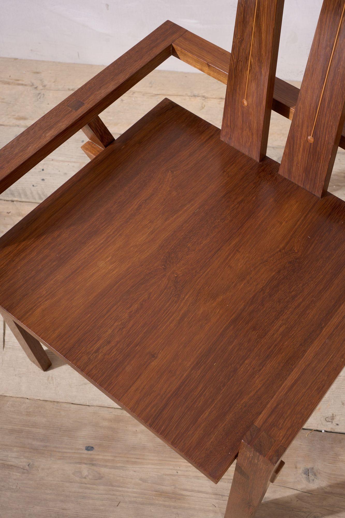 Chaise constructiviste en noyer massif du 20e siècle en vente 6