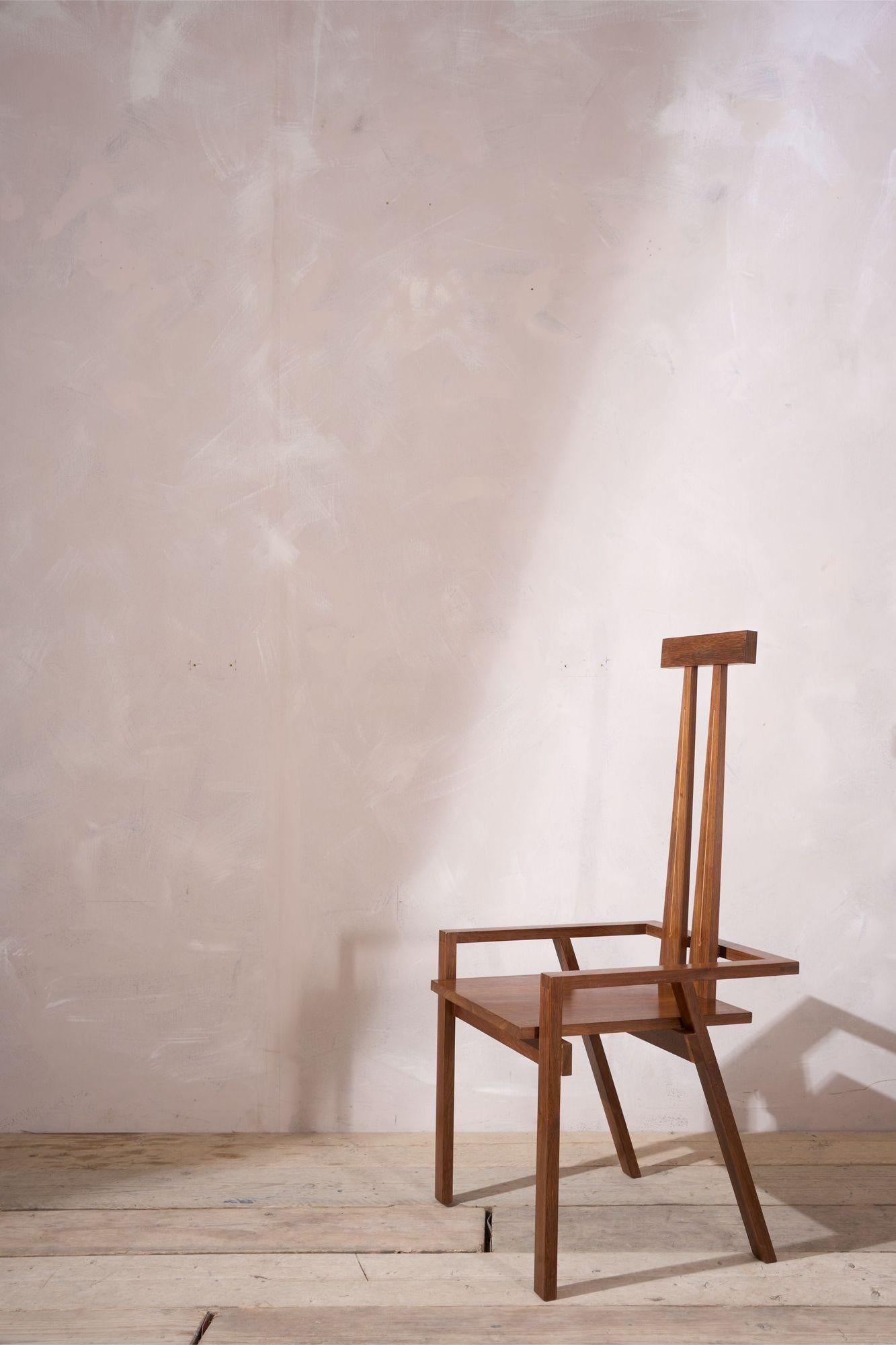 Chaise constructiviste en noyer massif du 20e siècle en vente 7