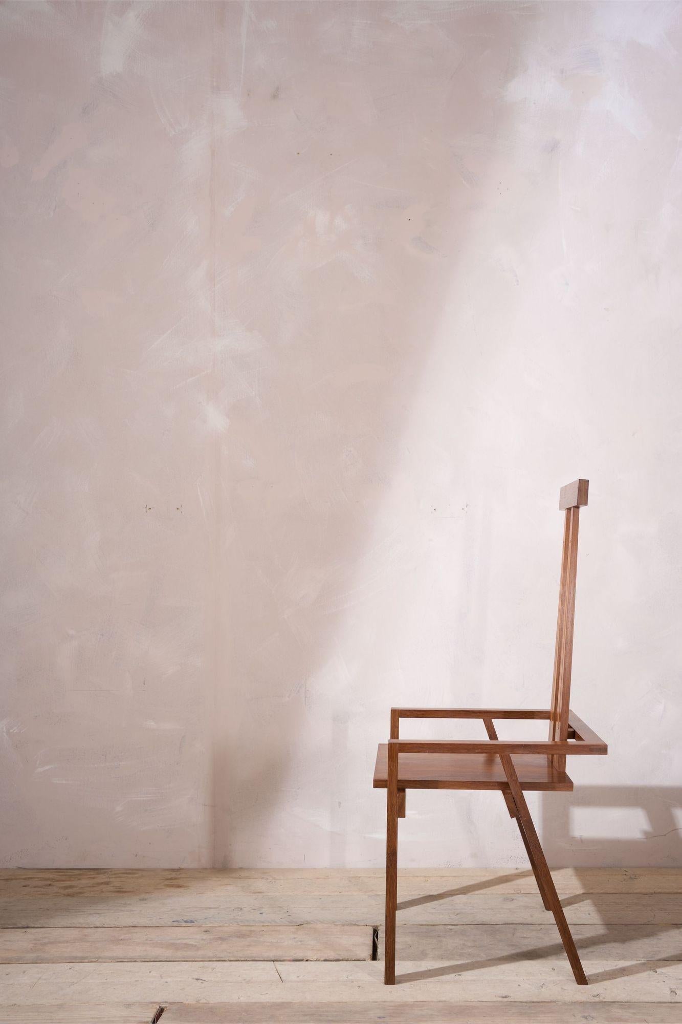 Chaise constructiviste en noyer massif du 20e siècle en vente 8