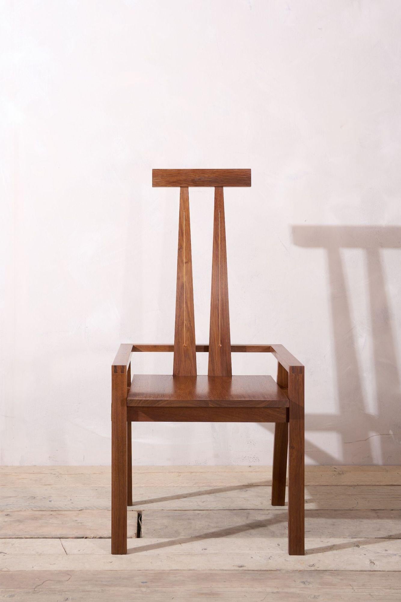 Chaise constructiviste en noyer massif du 20e siècle Excellent état - En vente à Malton, GB