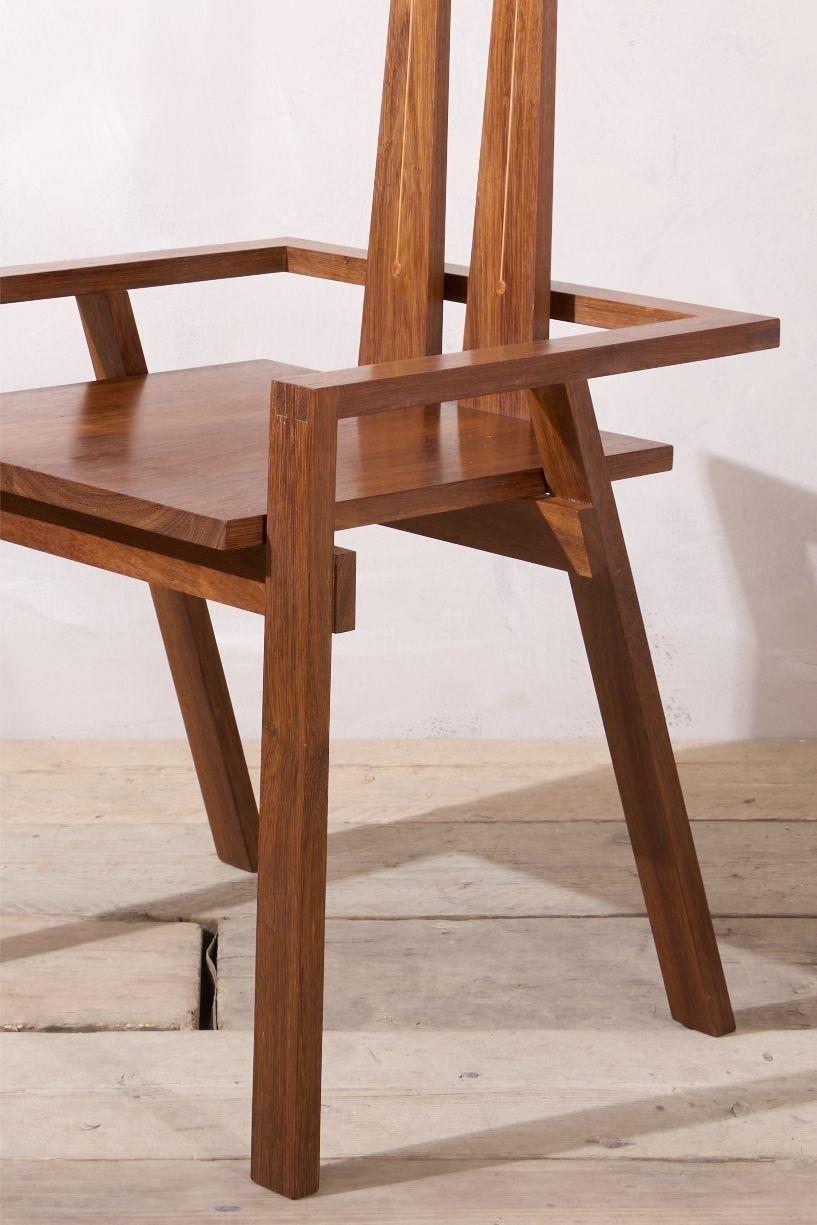 Chaise constructiviste en noyer massif du 20e siècle en vente 2