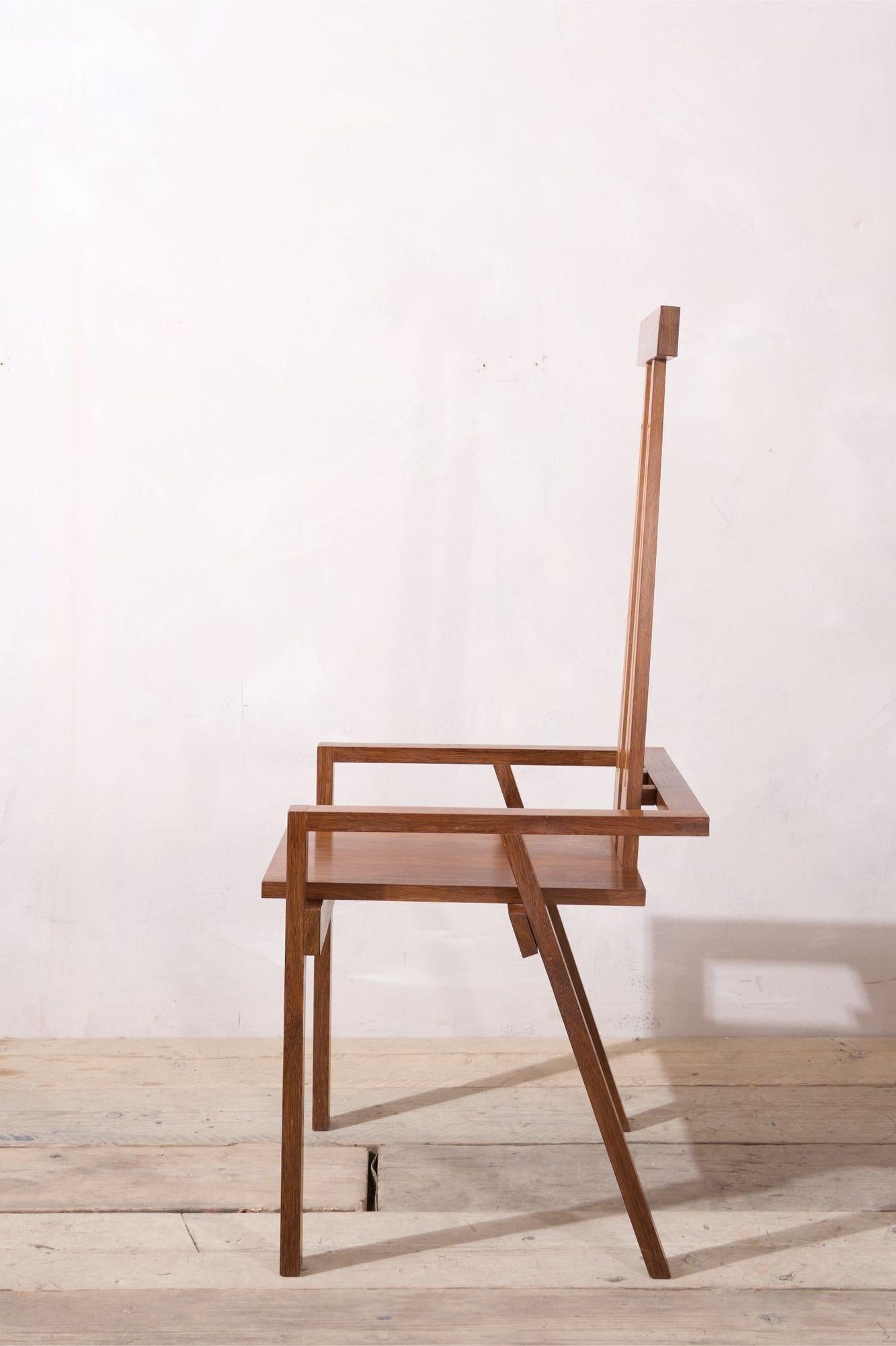 Chaise constructiviste en noyer massif du 20e siècle en vente 3