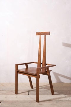 Silla constructivista de nogal macizo del siglo XX