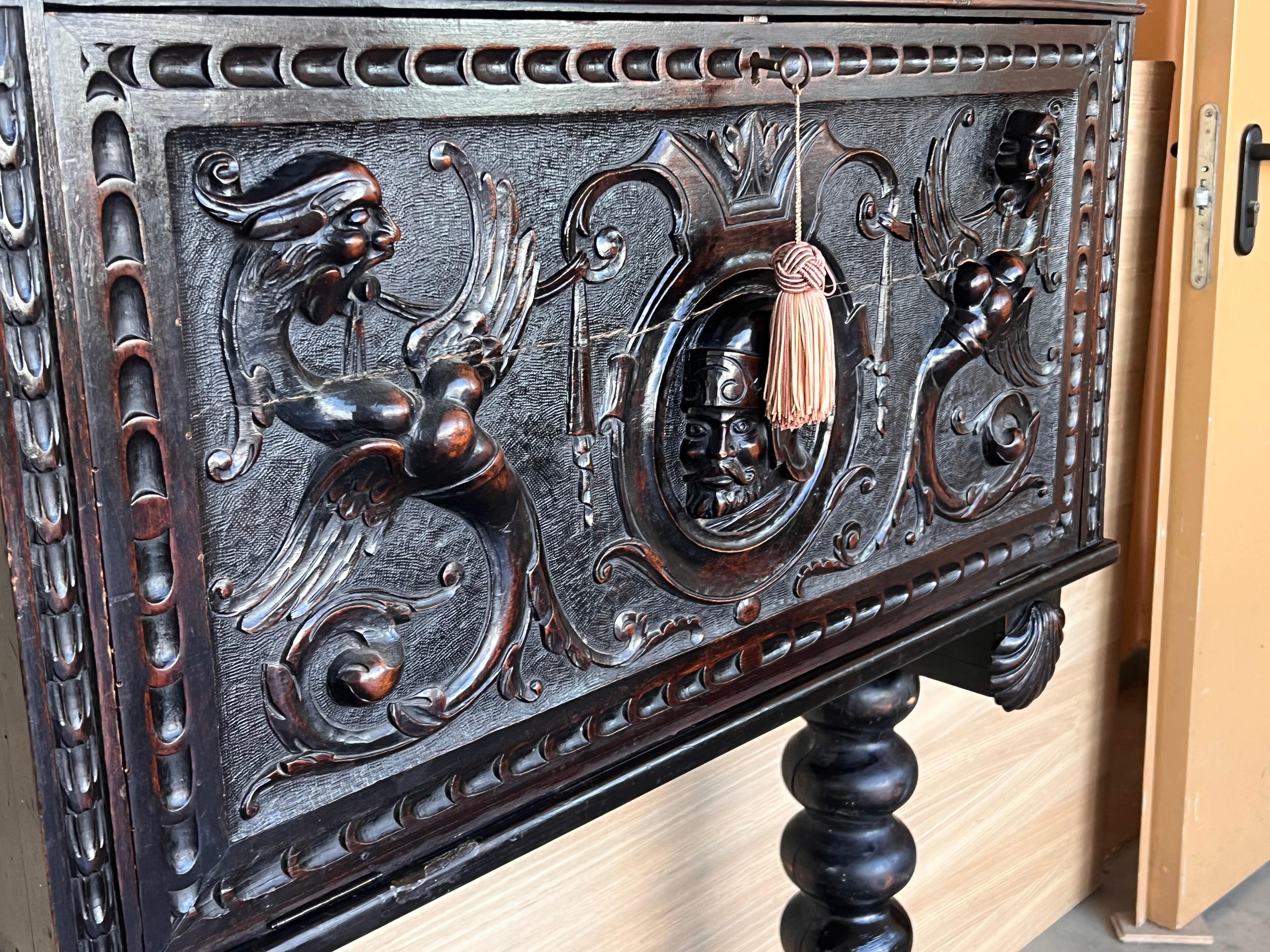 Cabinet sur Stand de style baroque espagnol du 20e siècle, Bargueno ou Varqueno en vente 2