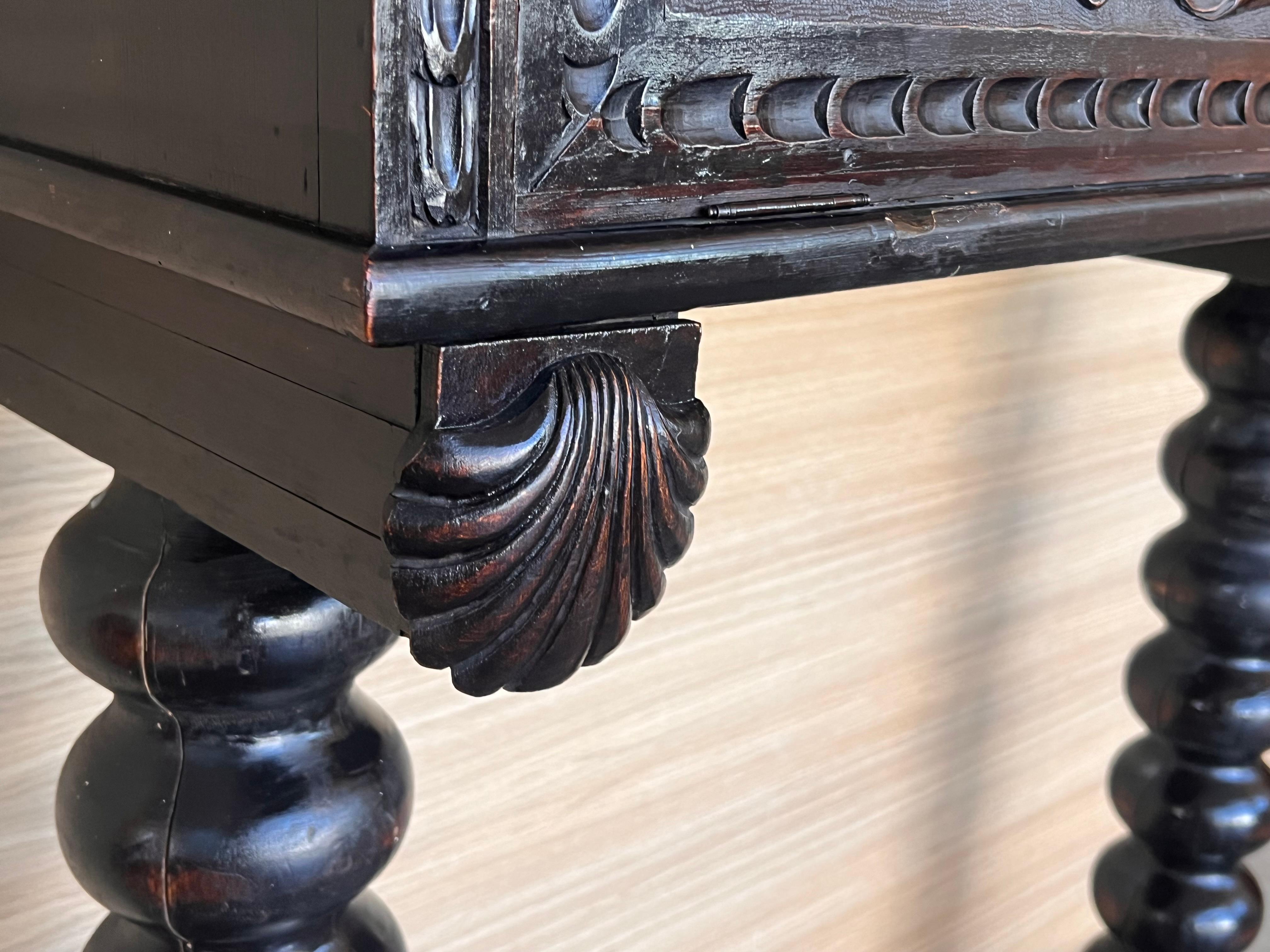 Cabinet sur Stand de style baroque espagnol du 20e siècle, Bargueno ou Varqueno en vente 5