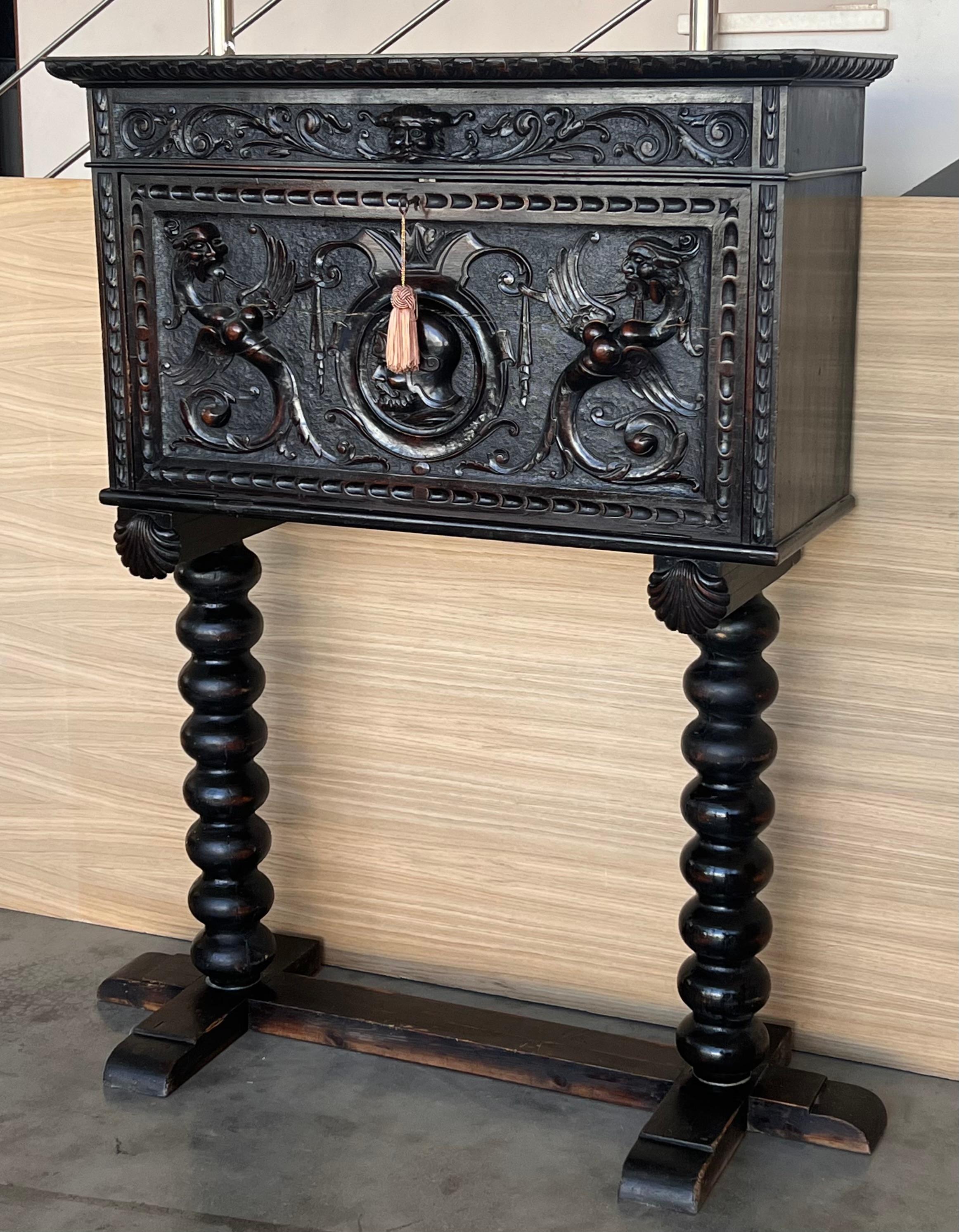 Espagnol Cabinet sur Stand de style baroque espagnol du 20e siècle, Bargueno ou Varqueno en vente