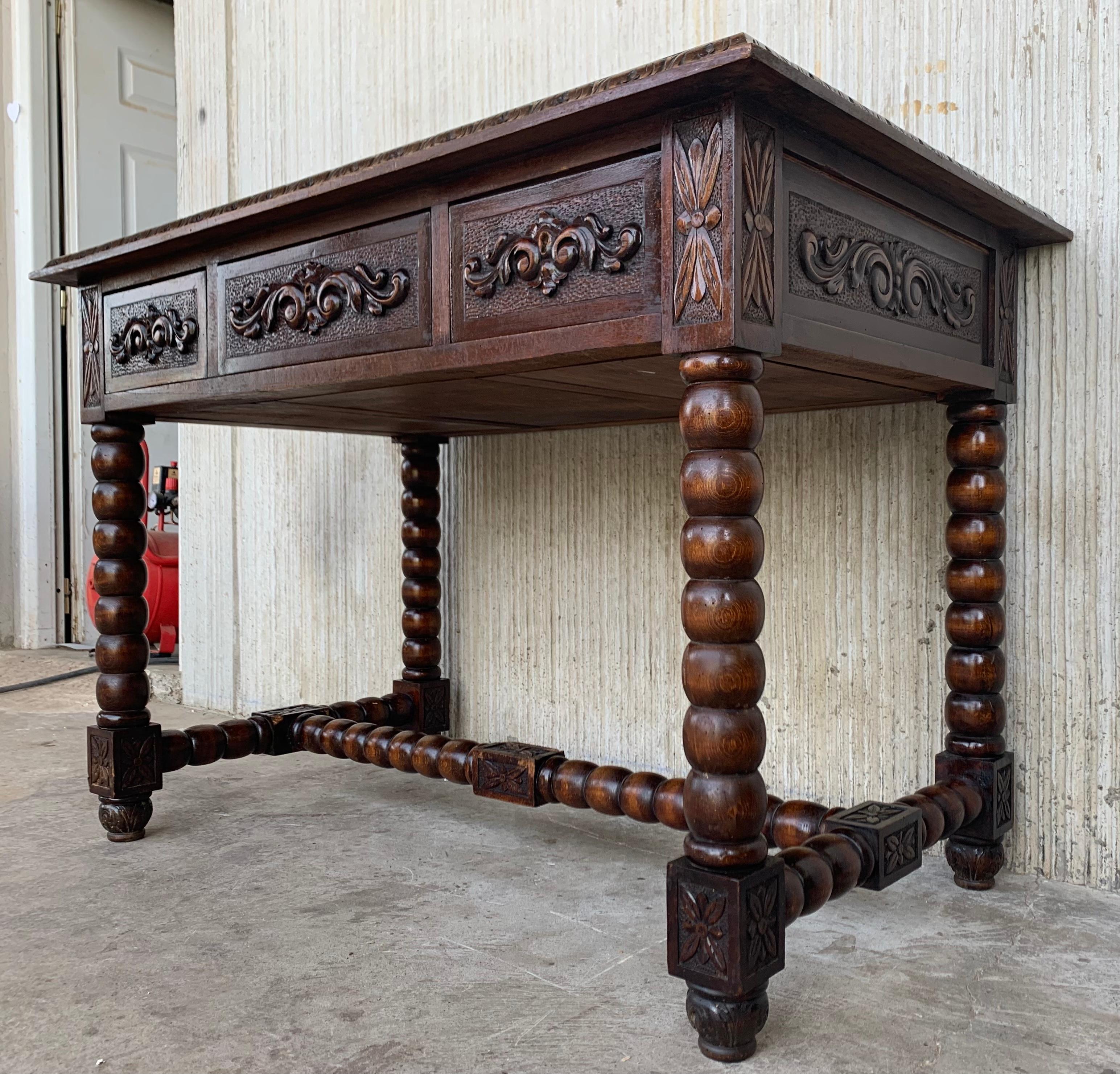 20th Century Spanish Baroque Style Oak Library Table or Desk In Good Condition For Sale In Miami, FL