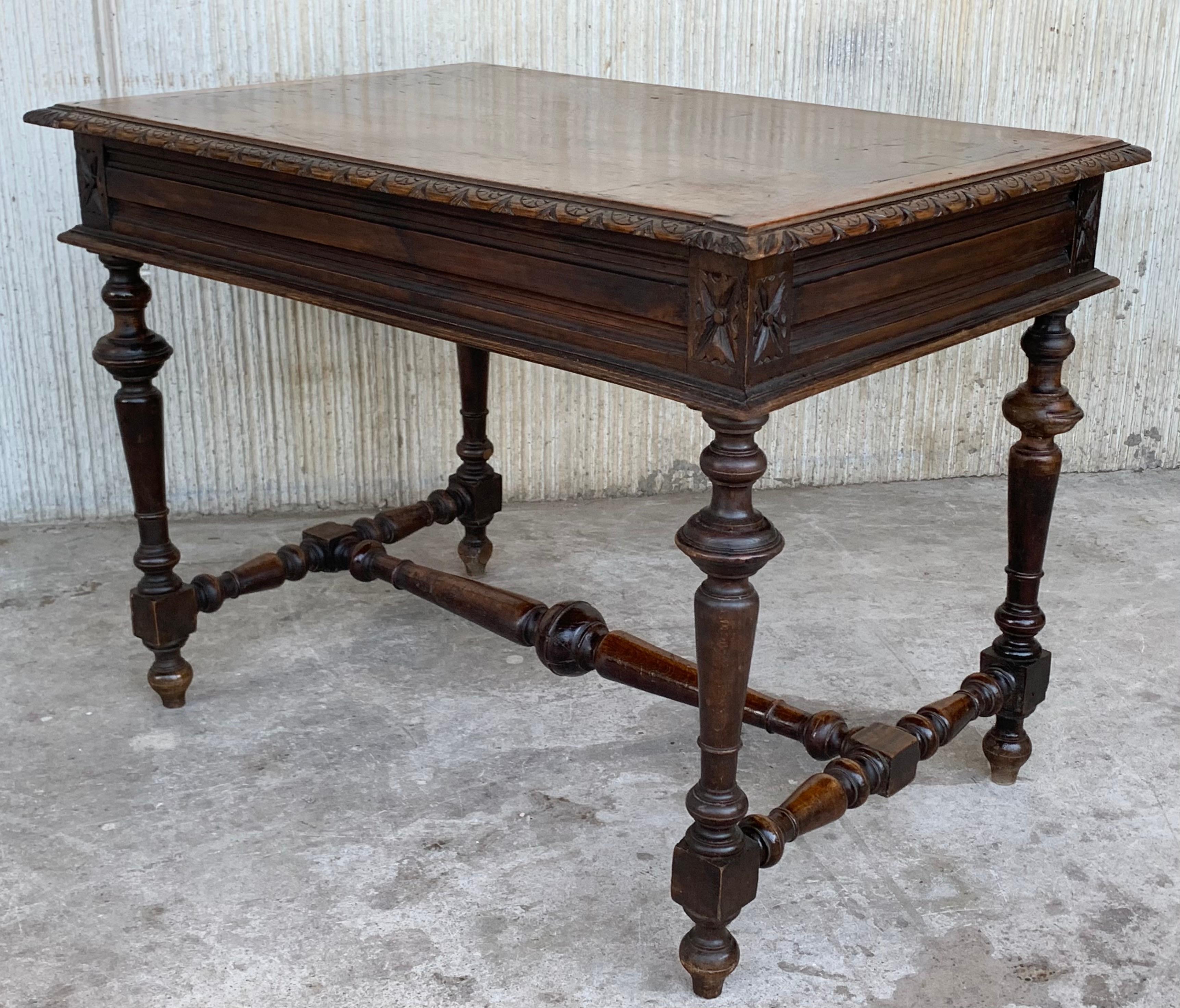 20th Century Spanish Baroque Style Oak Side Table or Center Table with Drawer In Good Condition In Miami, FL