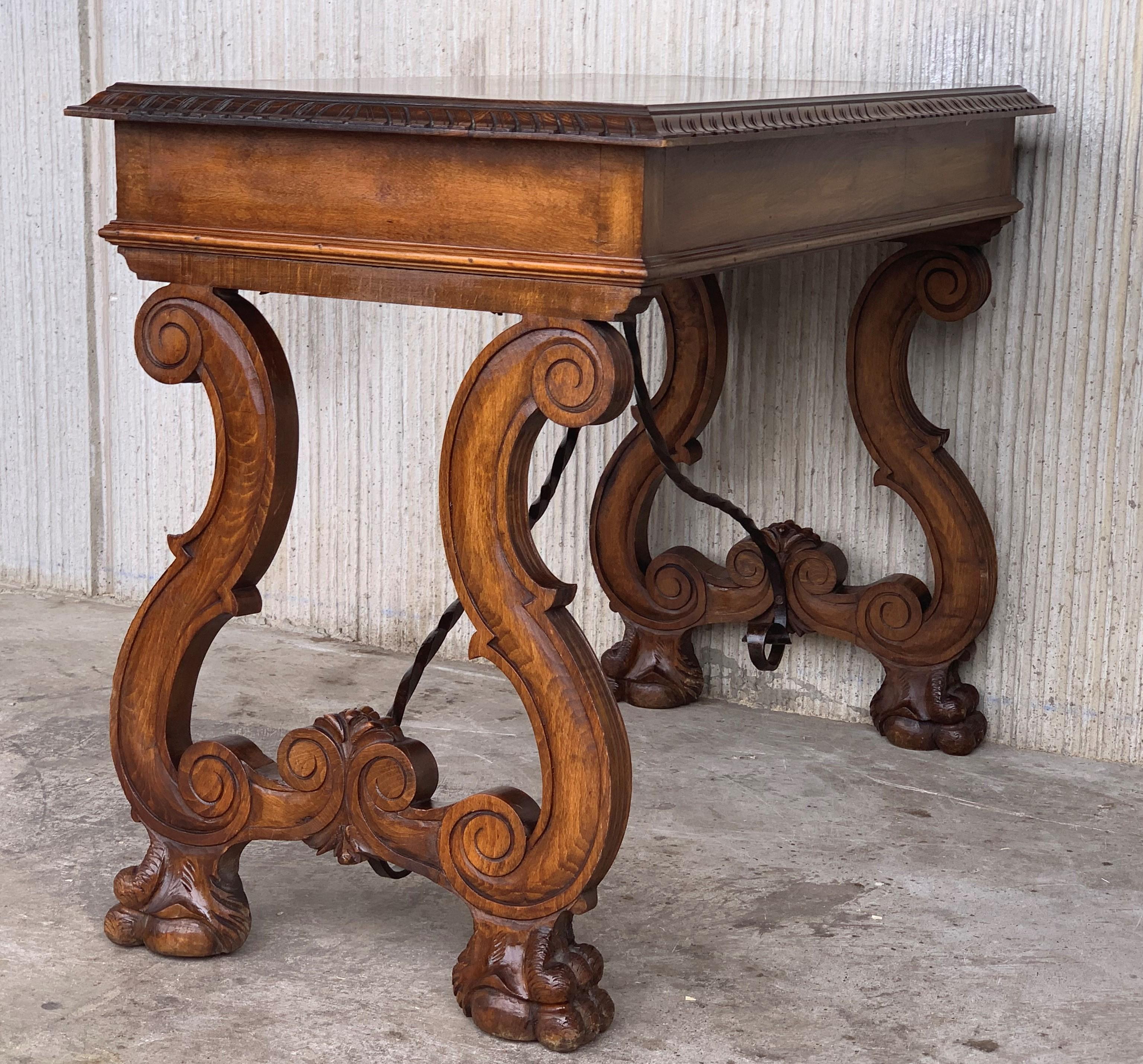 Renaissance 20th Century Spanish Baroque Style Oak Side Table or Lady Desk