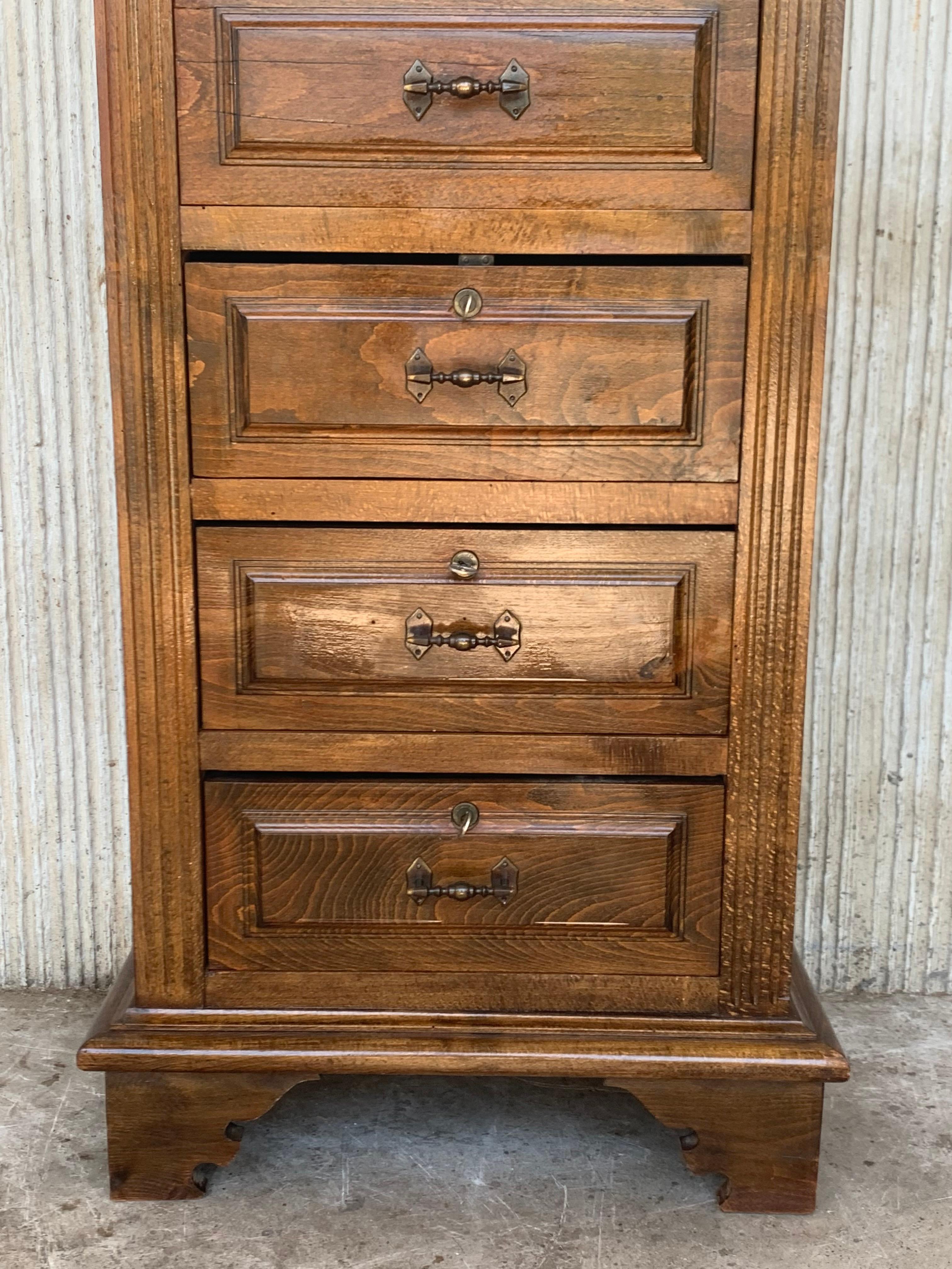 20th Century Spanish Carved Pine Tuscan Six Drawers Chiiffonier with Locks In Good Condition For Sale In Miami, FL