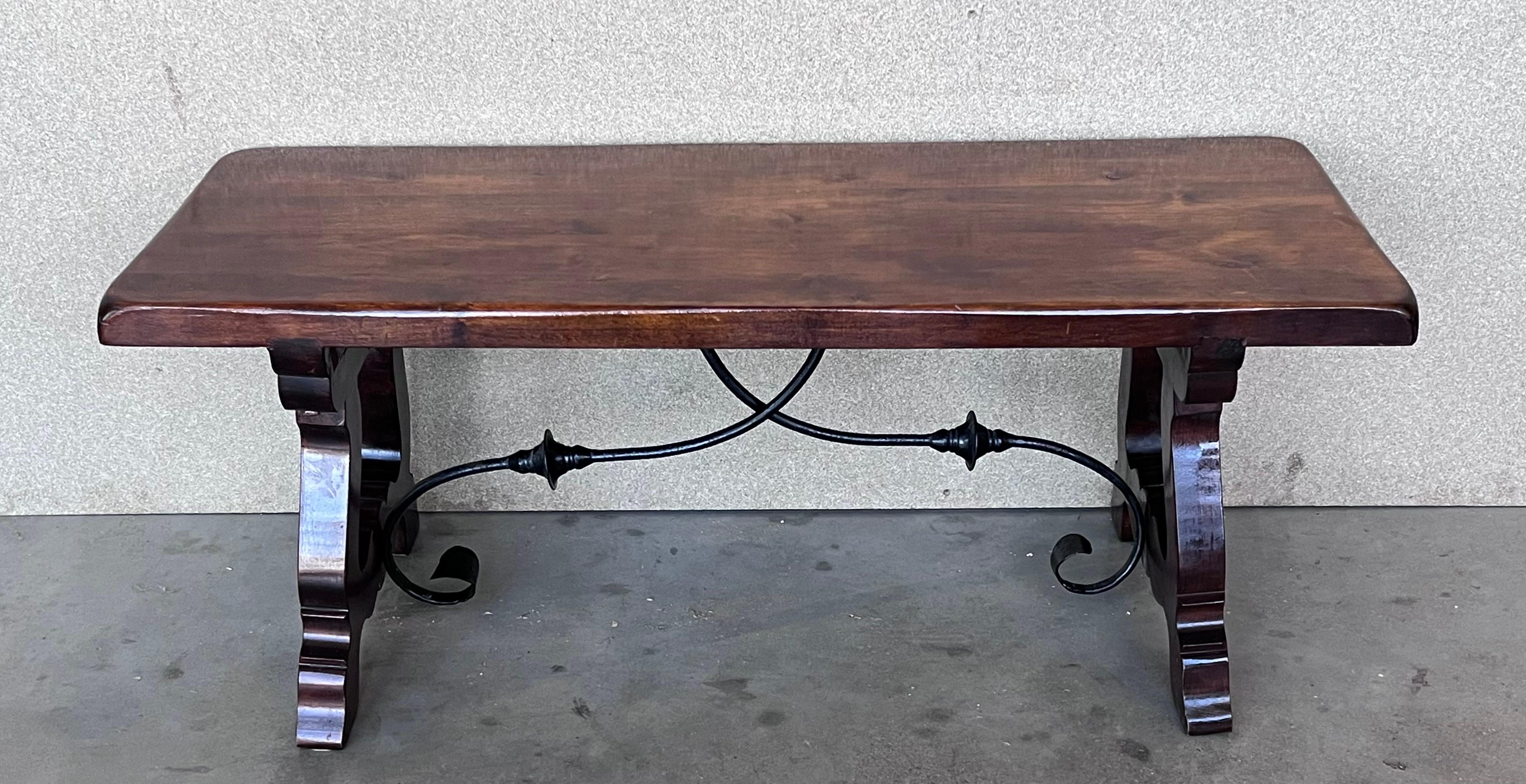 20th Century Spanish Carved Table with Iron Stretchers In Good Condition For Sale In Miami, FL