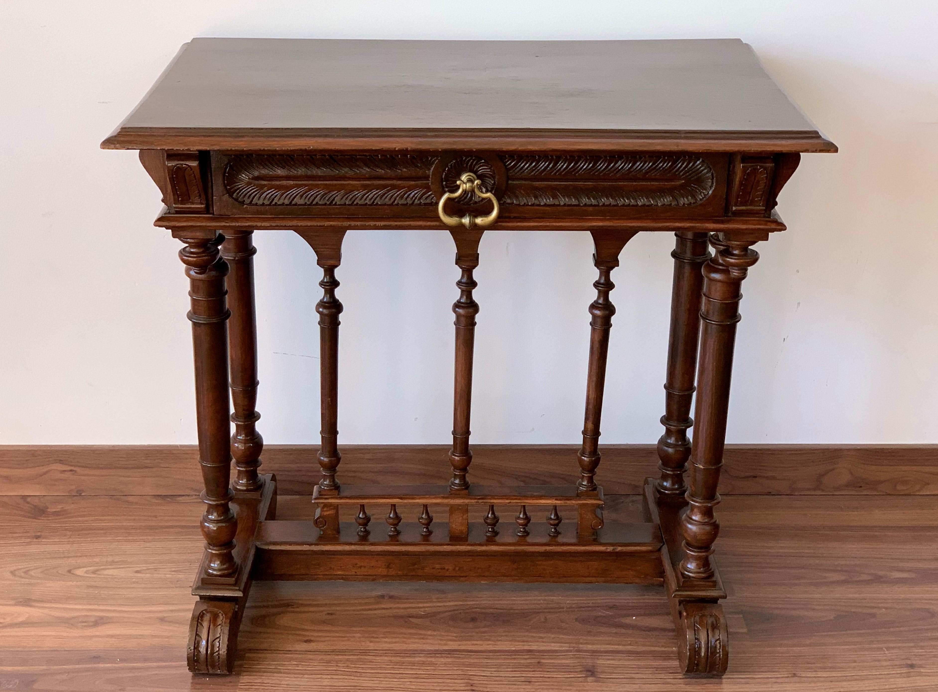 20th Century Spanish Carved Table with Wood Stretchers and Drawer 1