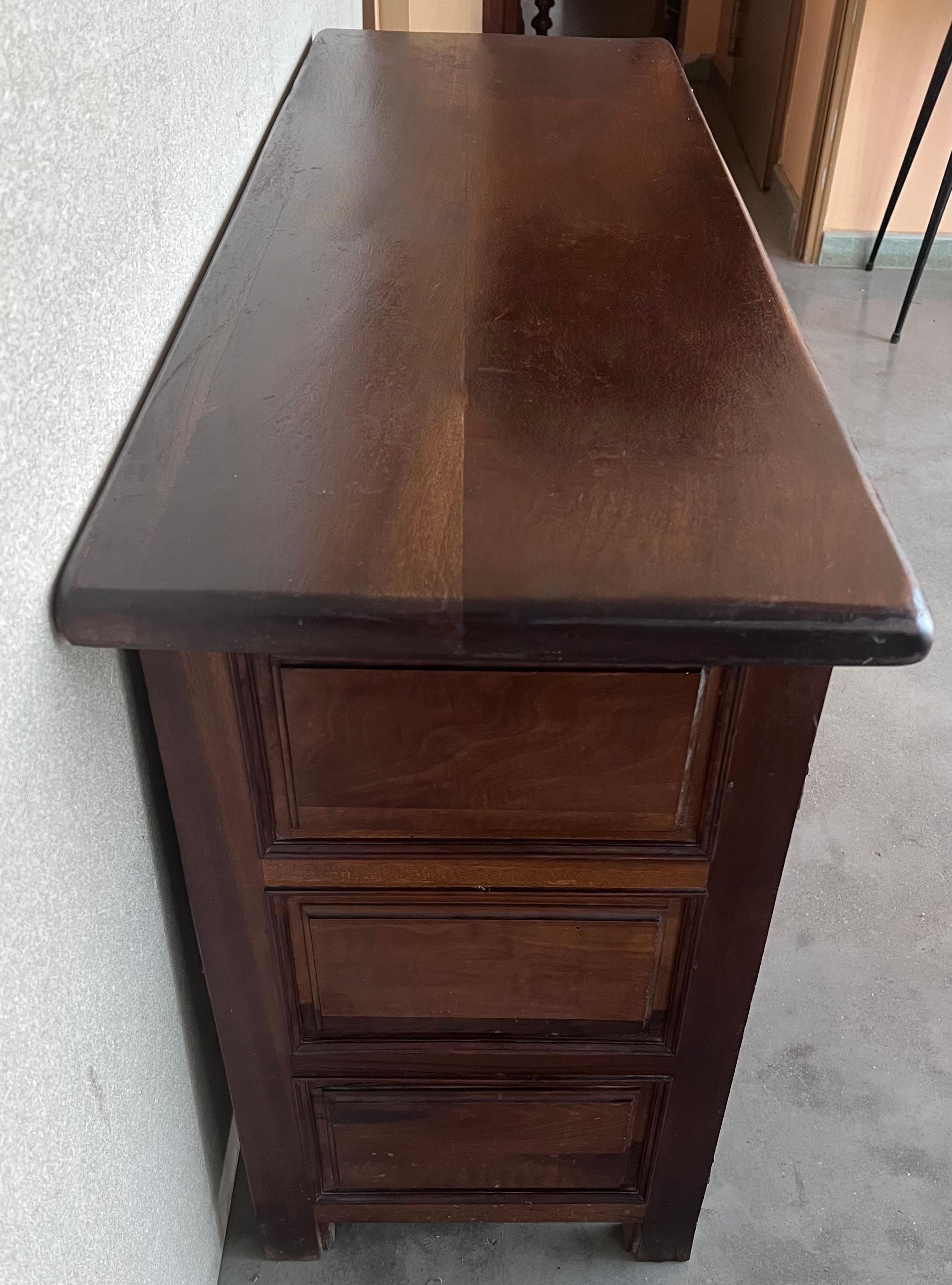 20th Century Spanish Carved Walnut Tuscan Credenza or Buffet with Two Drawers In Good Condition For Sale In Miami, FL