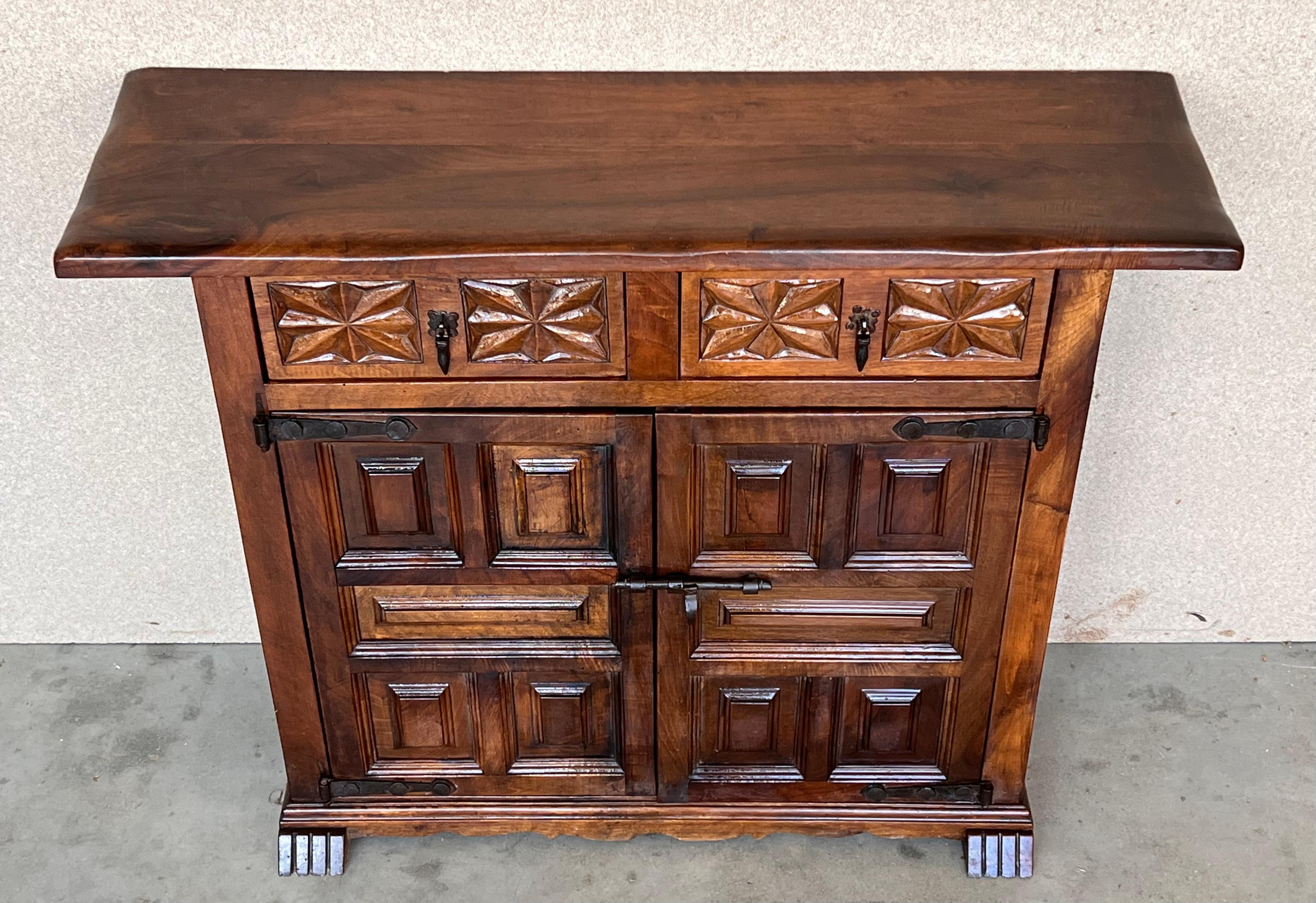 20th Century Spanish Carved Walnut Tuscan Credenza or Buffet with Two Drawers In Good Condition In Miami, FL