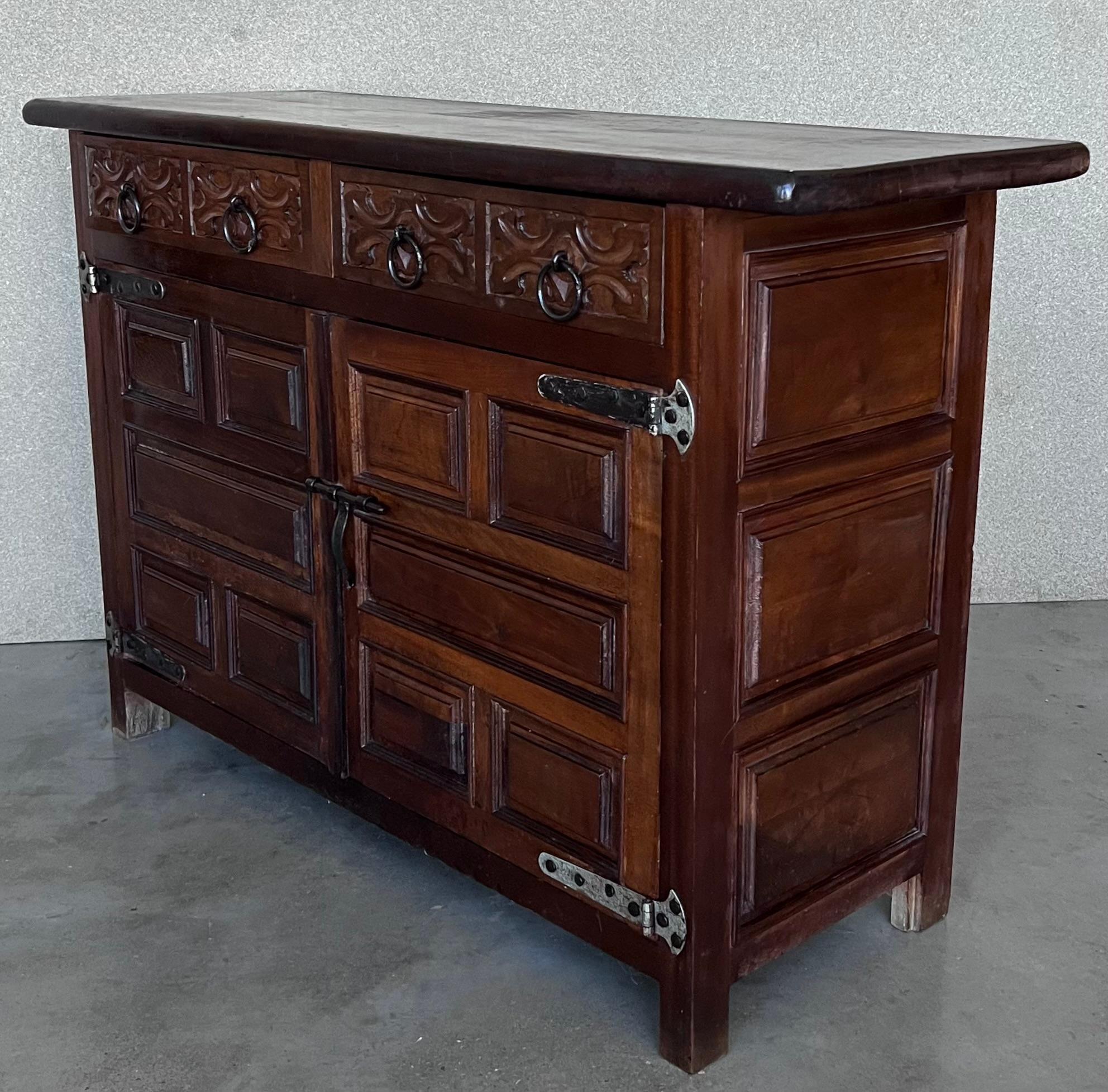 20th Century Spanish Carved Walnut Tuscan Credenza or Buffet with Two Drawers For Sale 1