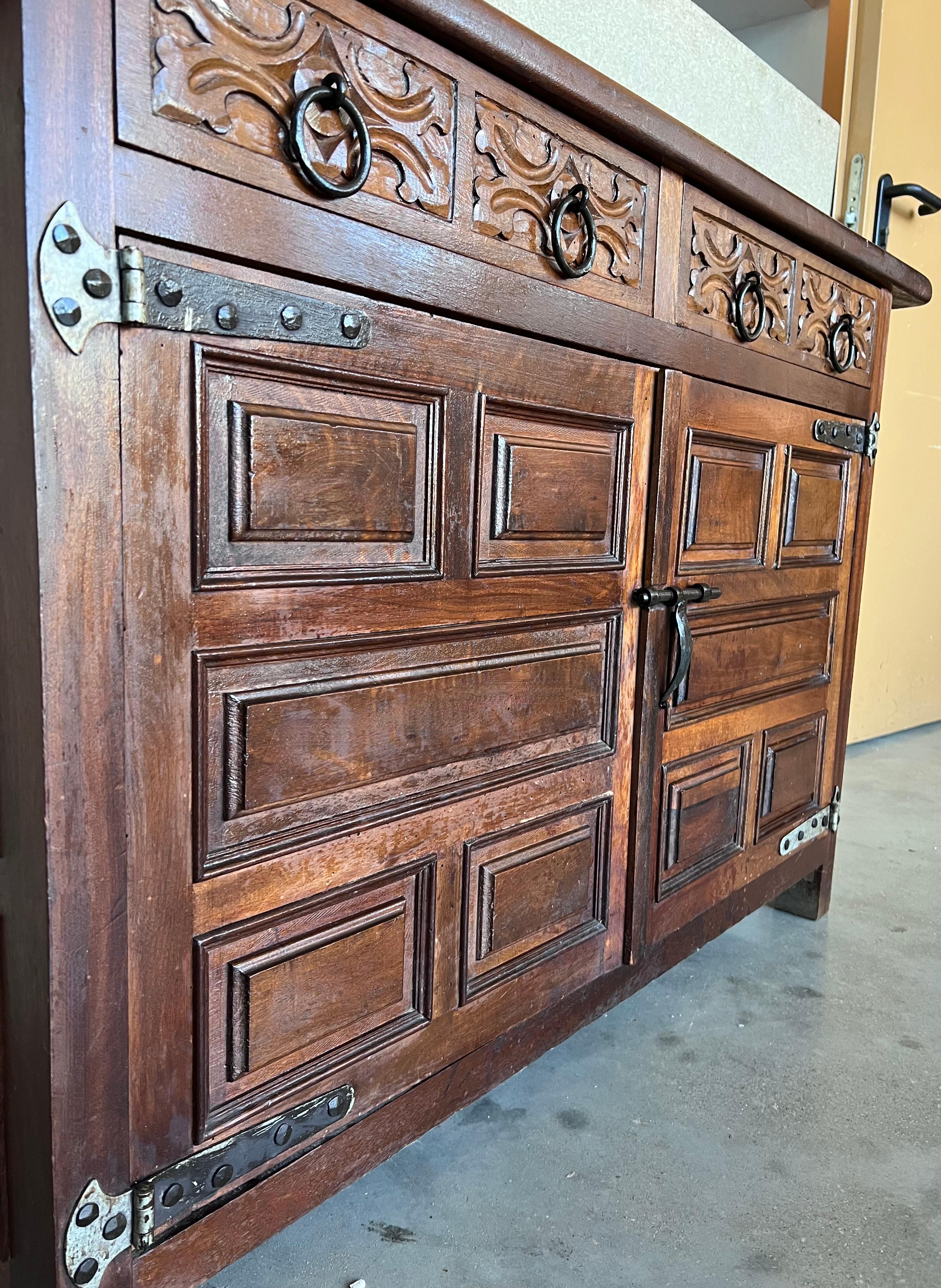 20th Century Spanish Carved Walnut Tuscan Credenza or Buffet with Two Drawers For Sale 4