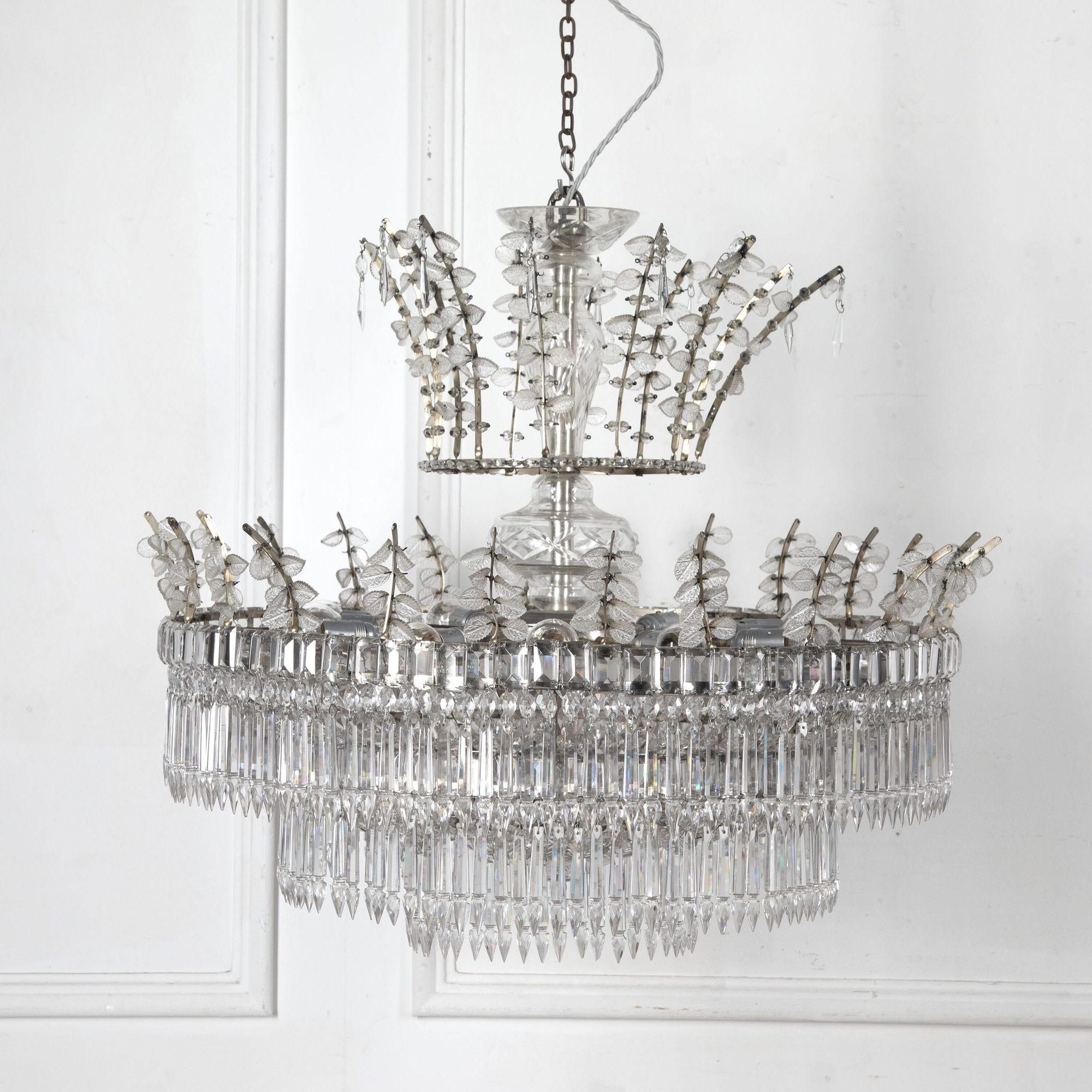 Stunning 20th century Spanish chandelier dating from the 1970s.
In good condition for its age with very few signs of wear. 

This chandelier has been rewired and pat tested to UK standards.