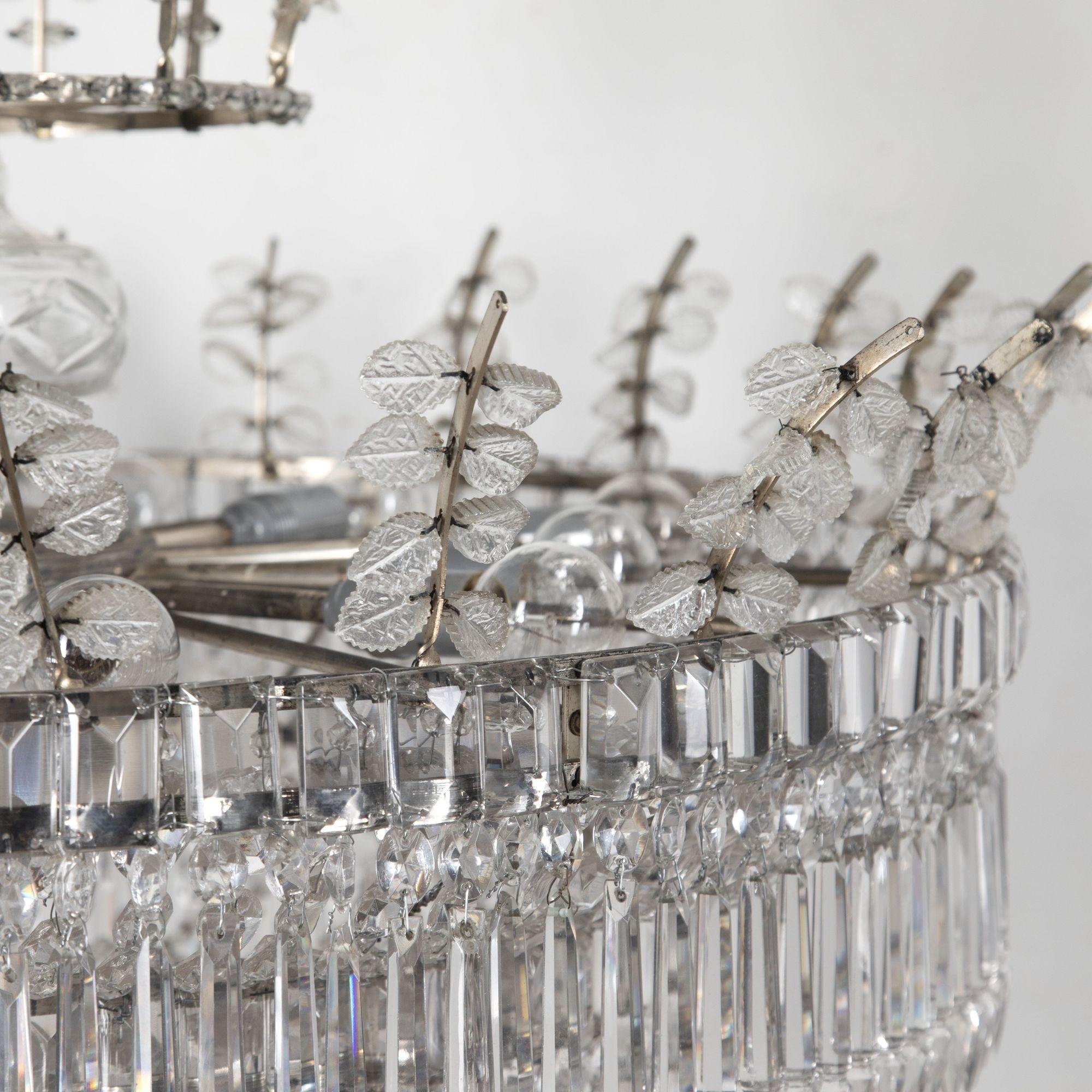 20th Century Spanish Chandelier In Good Condition For Sale In Gloucestershire, GB