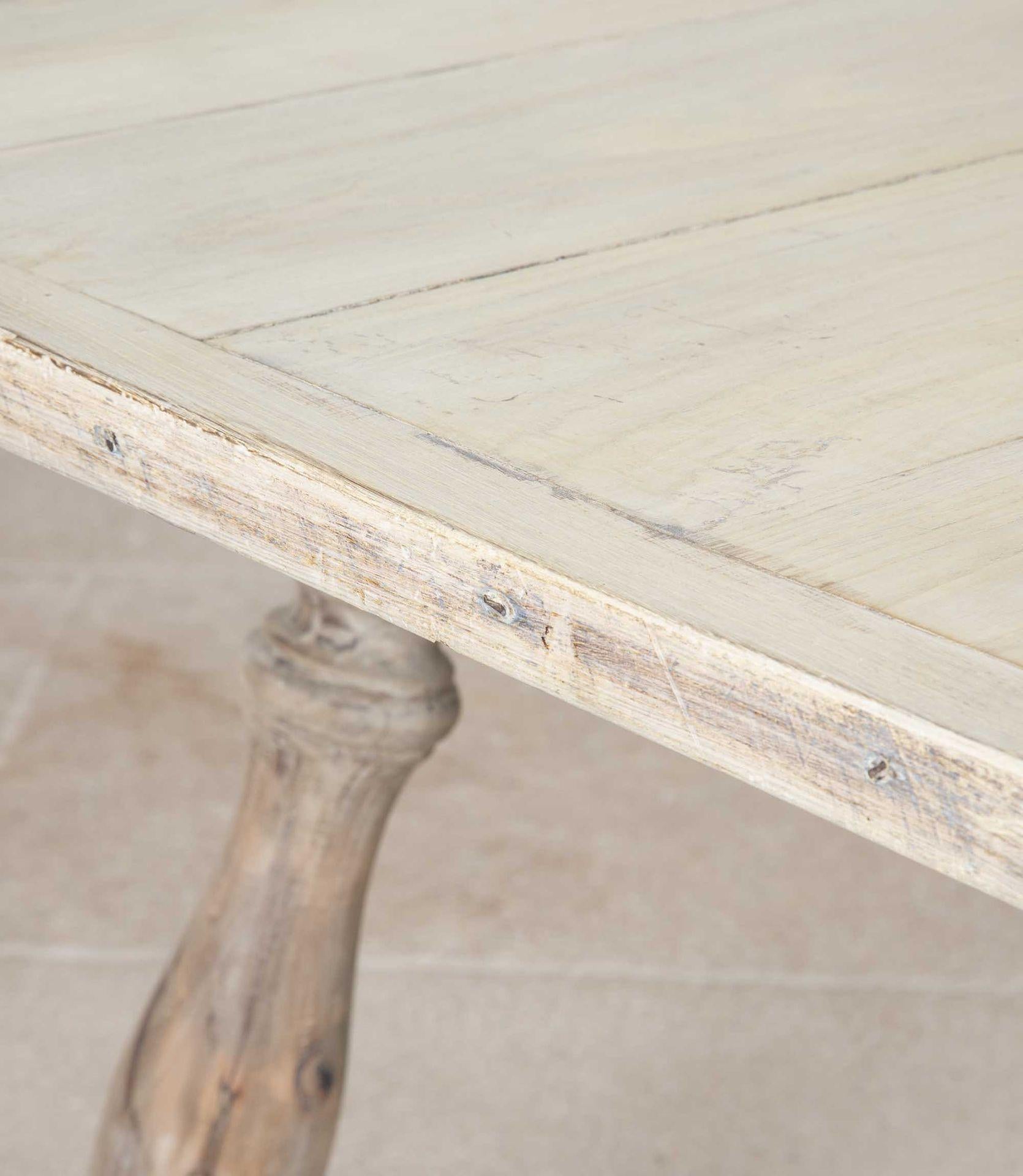 20ième siècle Table de salle à manger en châtaignier du 20e siècle en vente