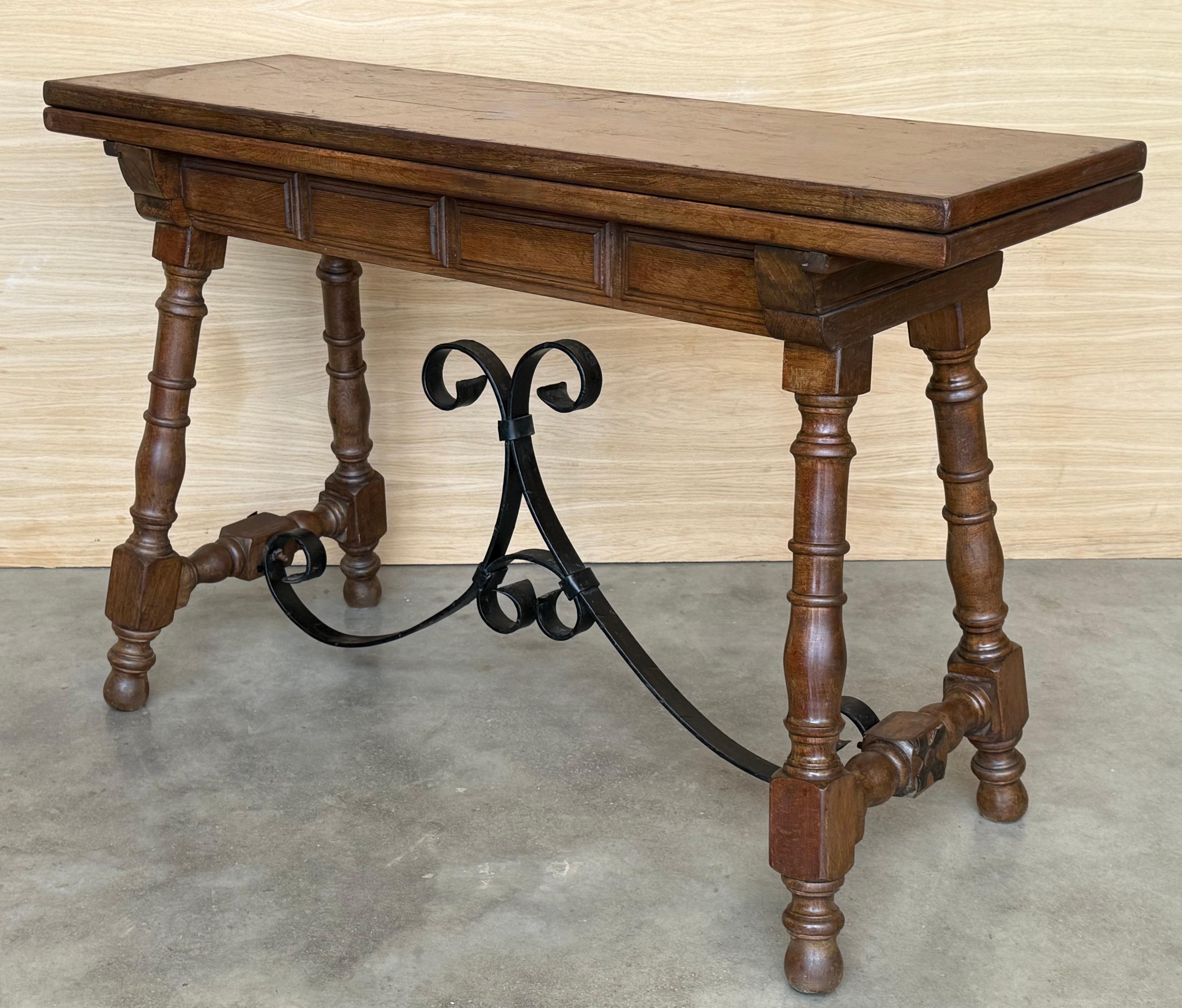 20th century Spanish console fold out farm table
Works as both a dining table and console.
