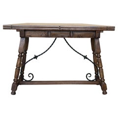 Consola española del siglo XX Mesa de labranza desplegable con camilla de madera