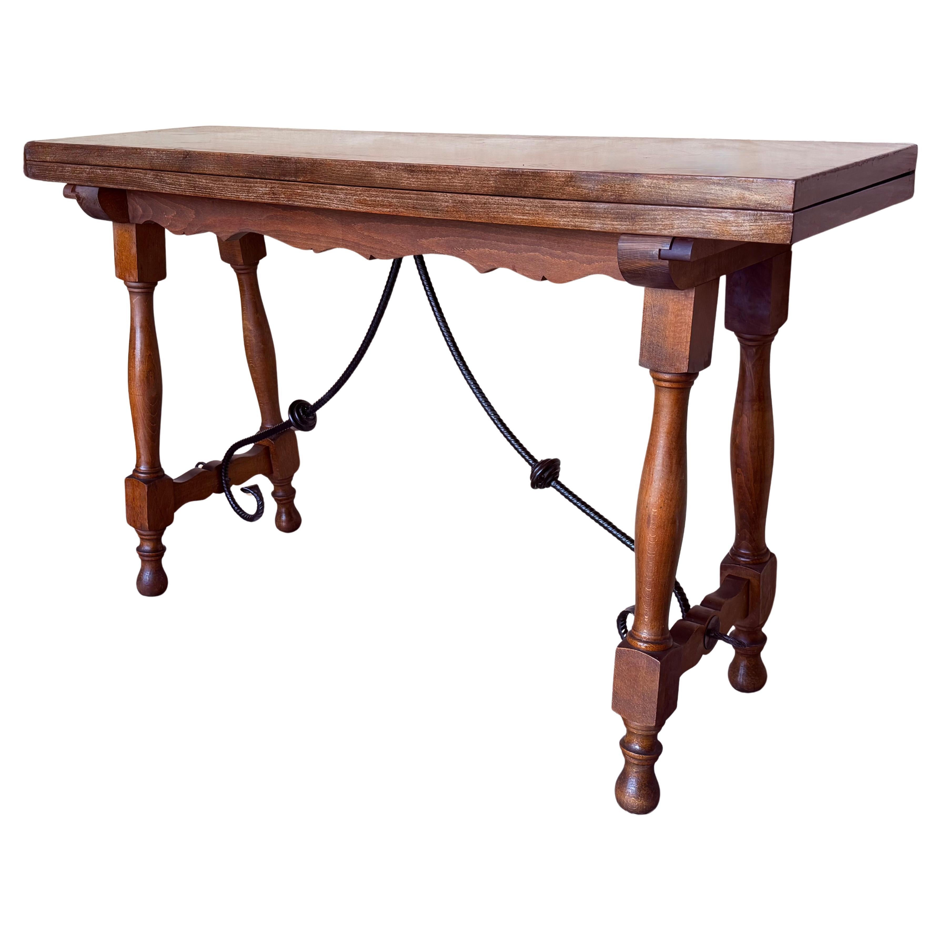 Tavolo da fattoria a console Foldes del 20° secolo con barella in Wood