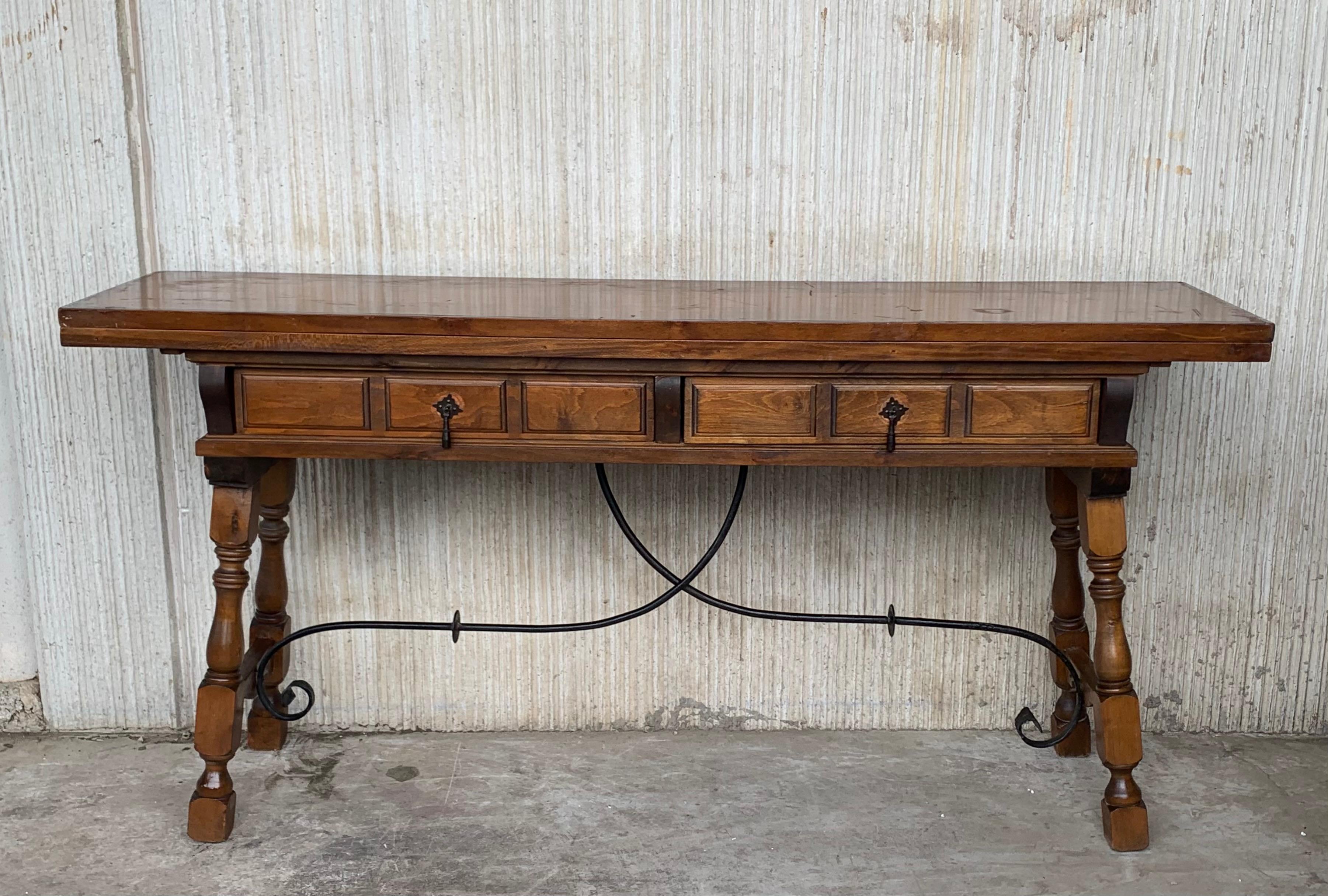 20th century Spanish console fold out farm table
Works as both a dining table and console.
Extra measures:
31.49
